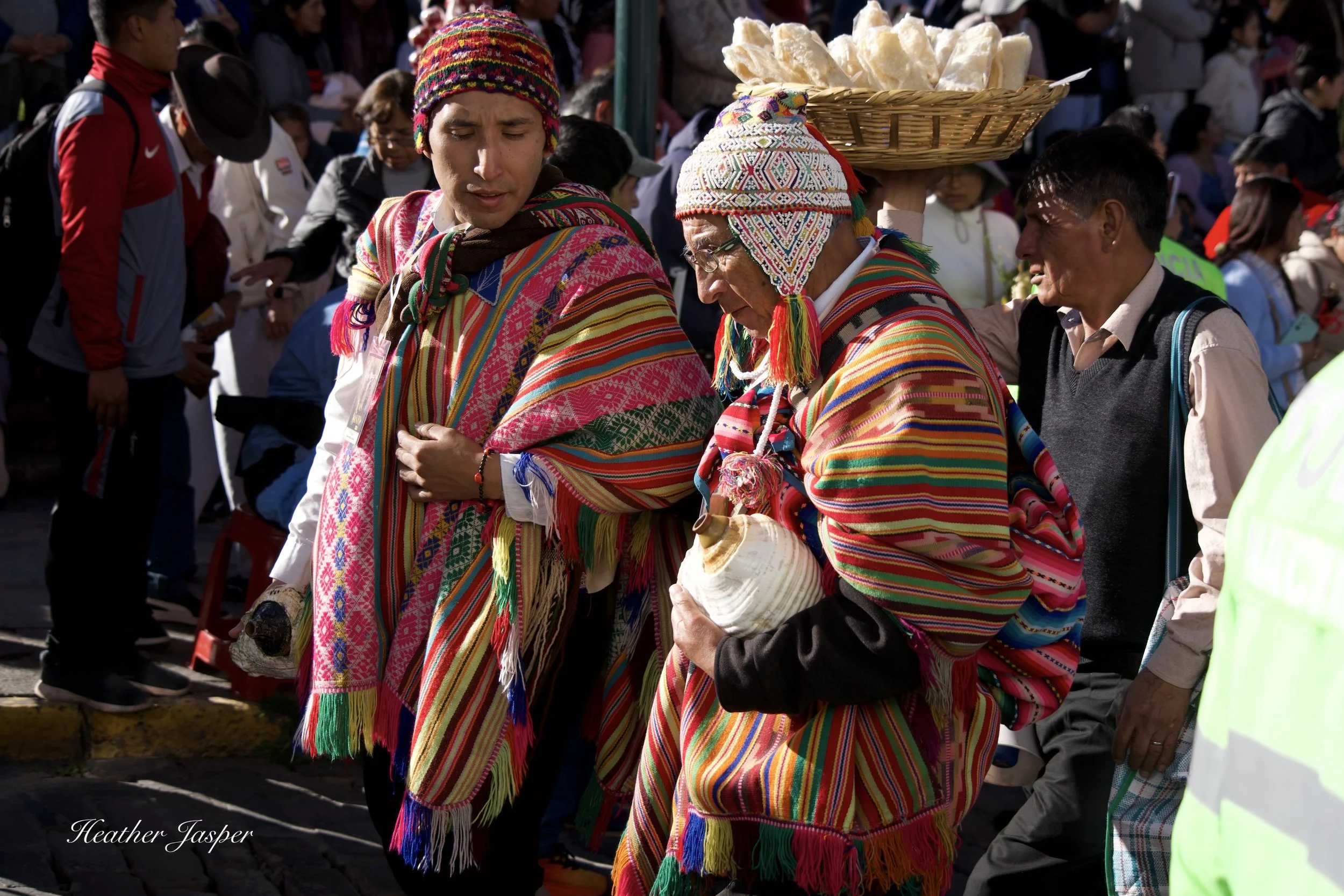 poncho, chullu, pututu Cusco Peru
