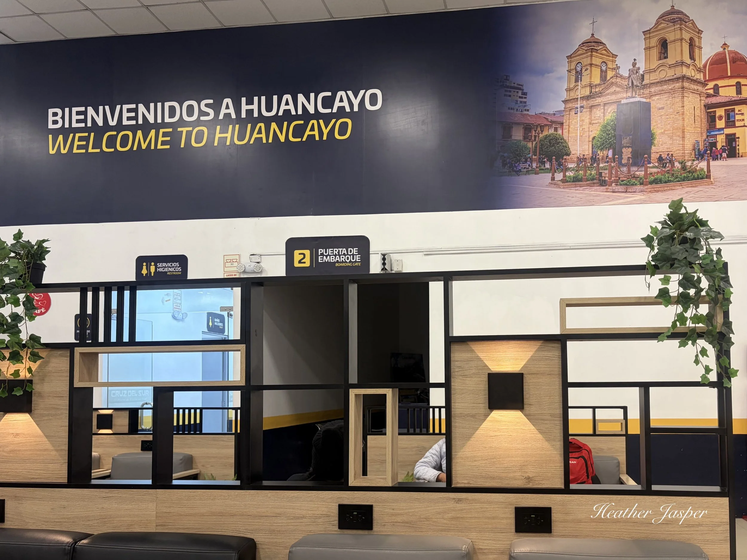 Huancayo bus station Cruz del Sur