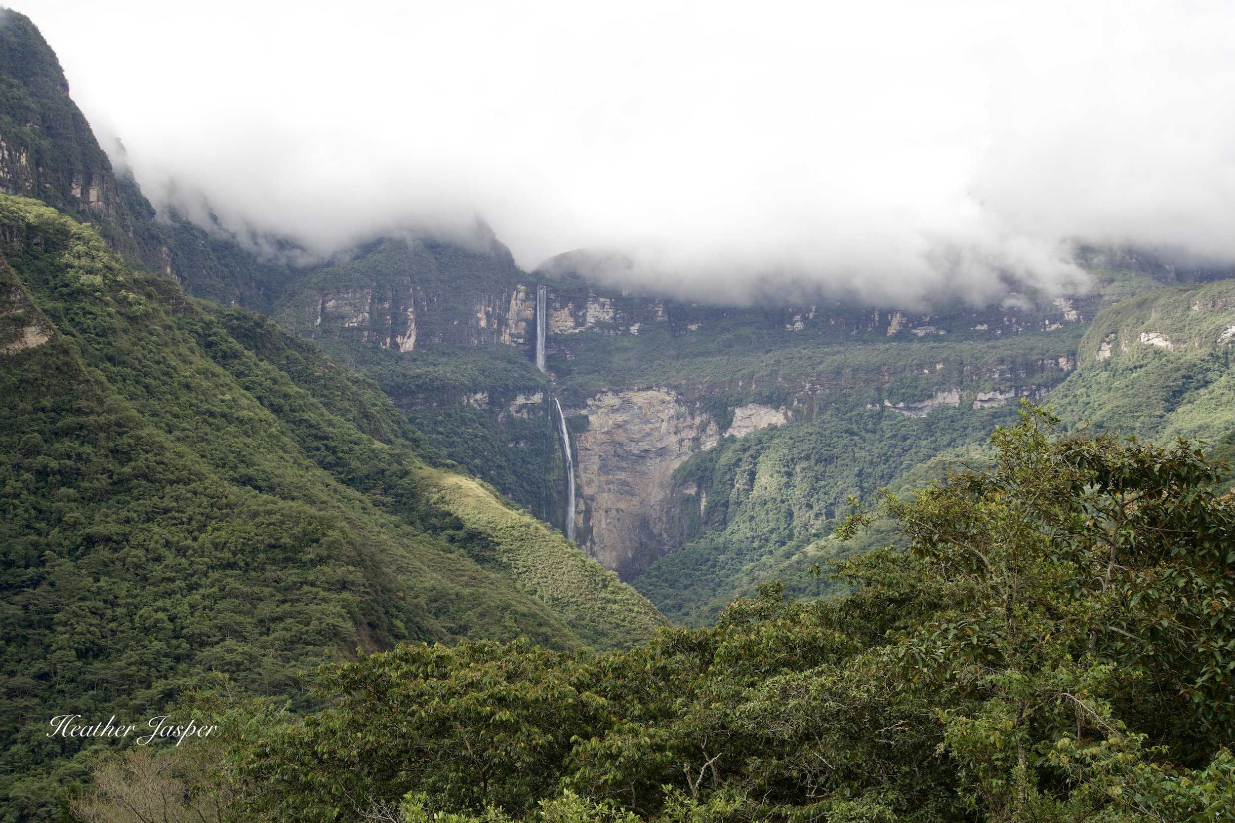 how to travel in the off season for budget travel tips