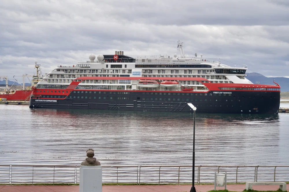 5. Walk the malecón by the harbor to see the cruise ships.