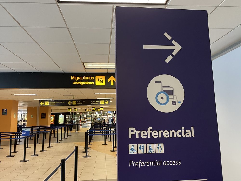 International arrivals has a preferential line on the right.