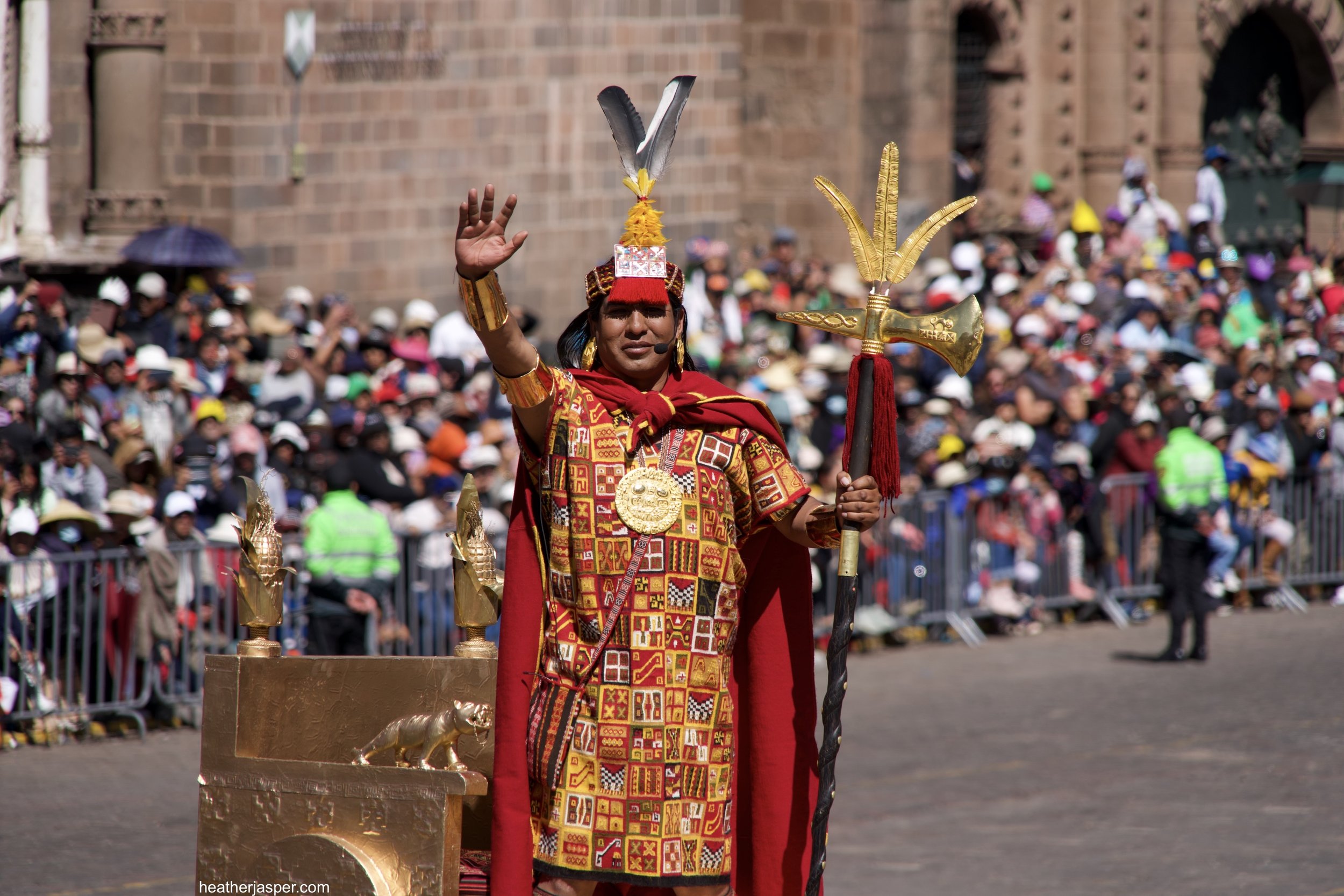 Act 2: Plaza de Armas