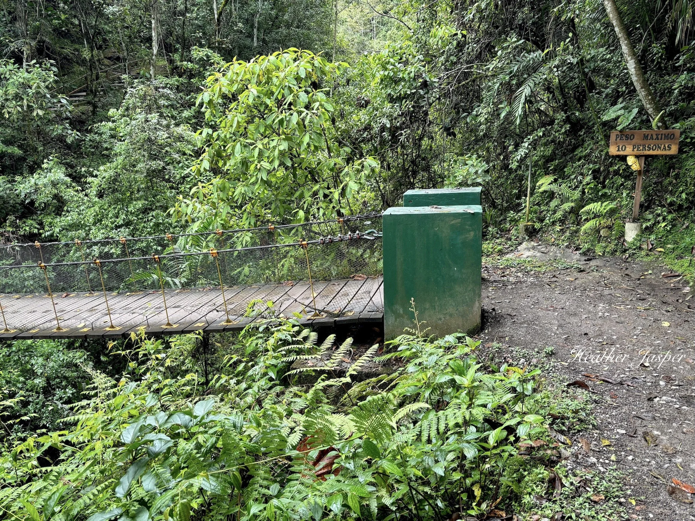 Weight limit: 10 people.