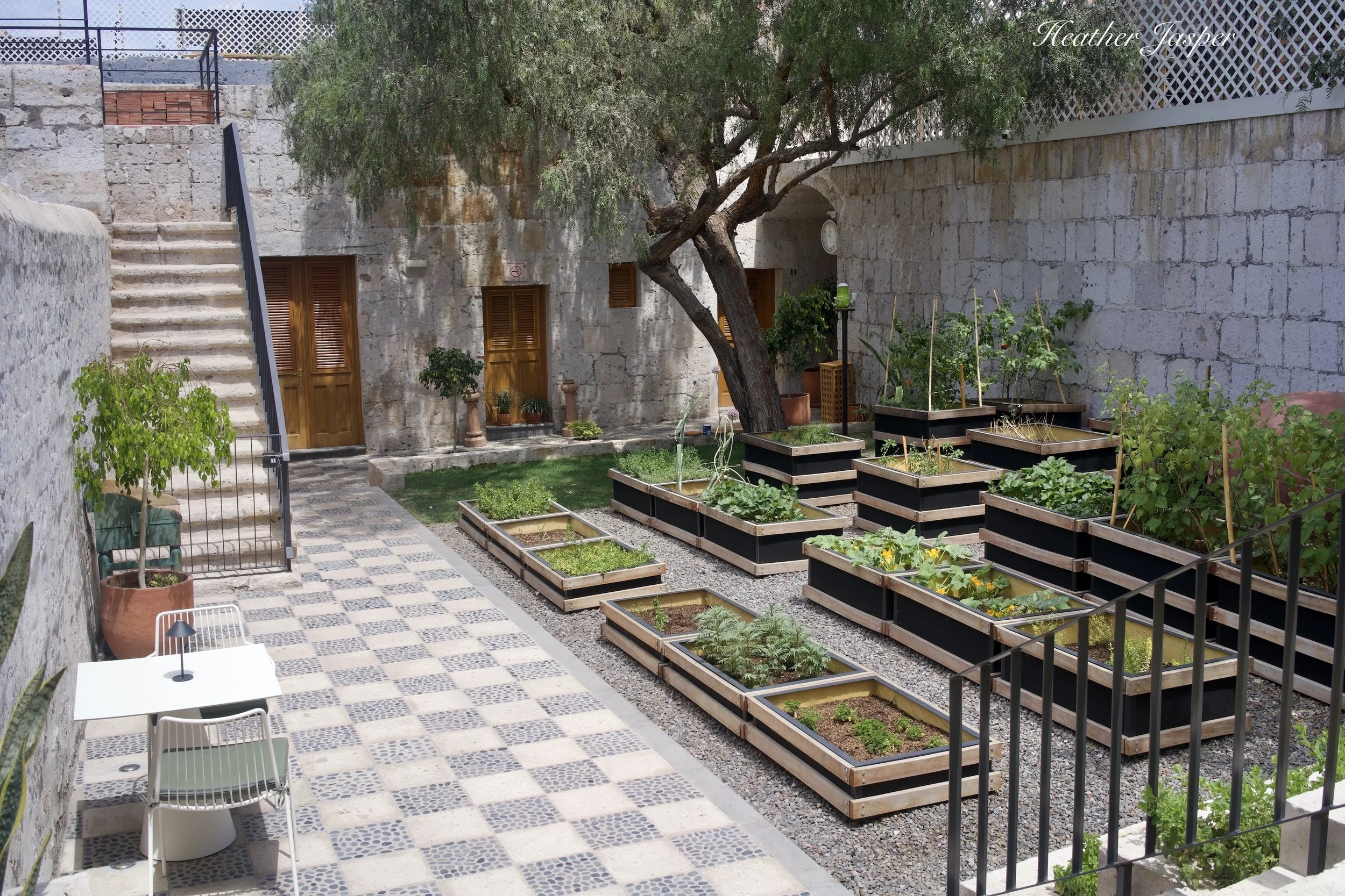 Palacio Guaqui garden 1.jpeg