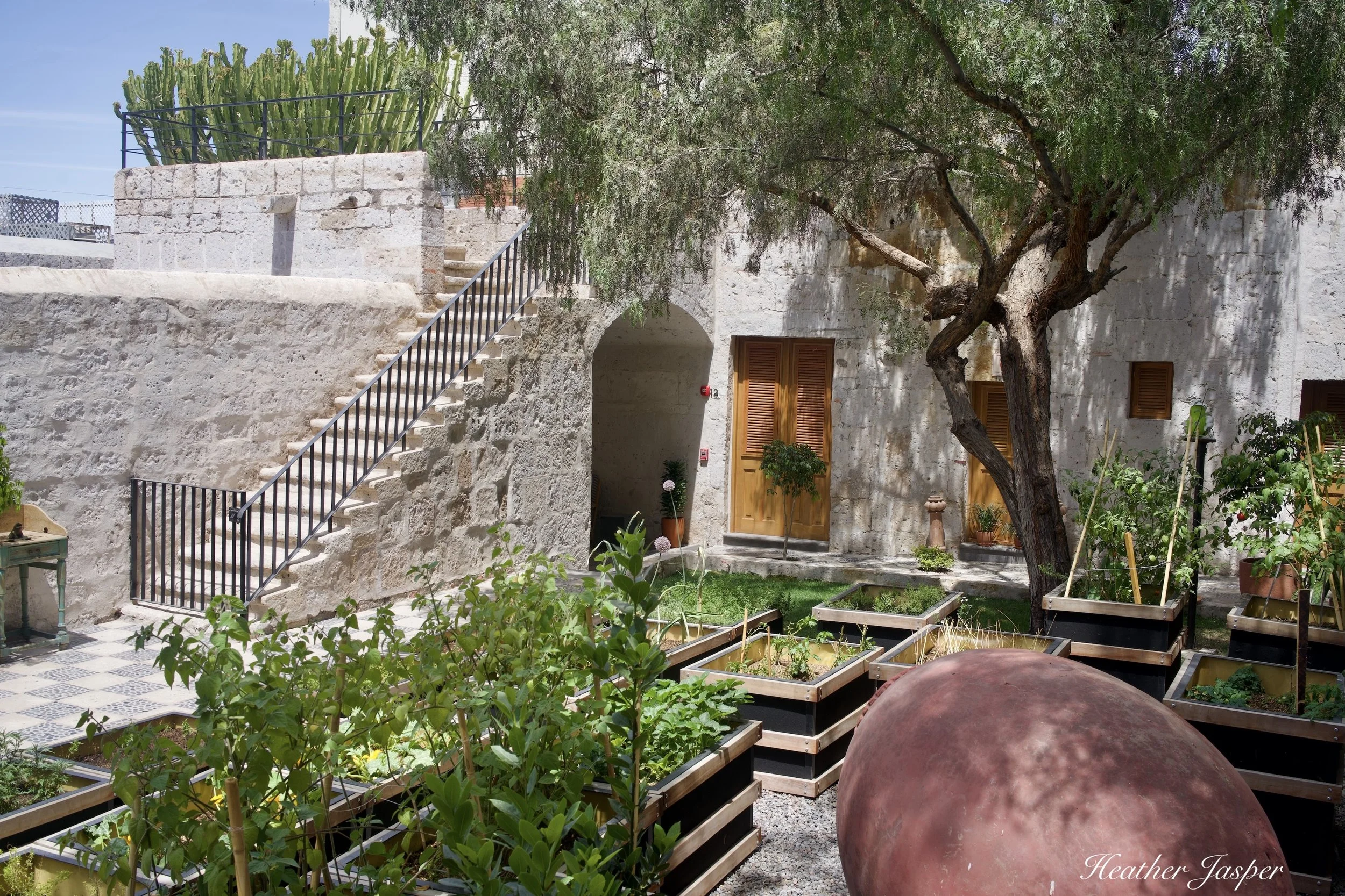 Palacio Guaqui garden 2.jpeg