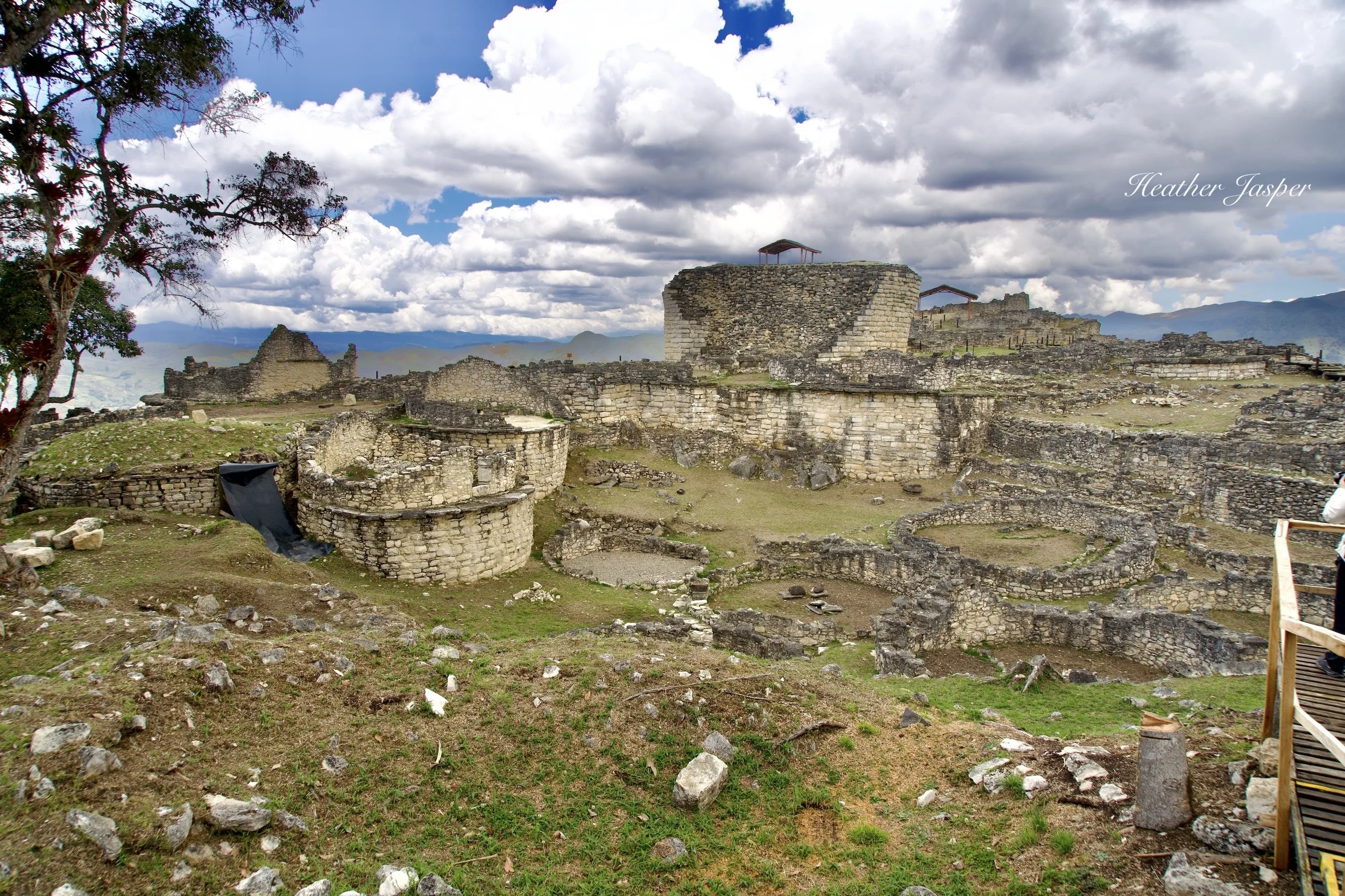 Kuelap templo mayor 1.jpeg
