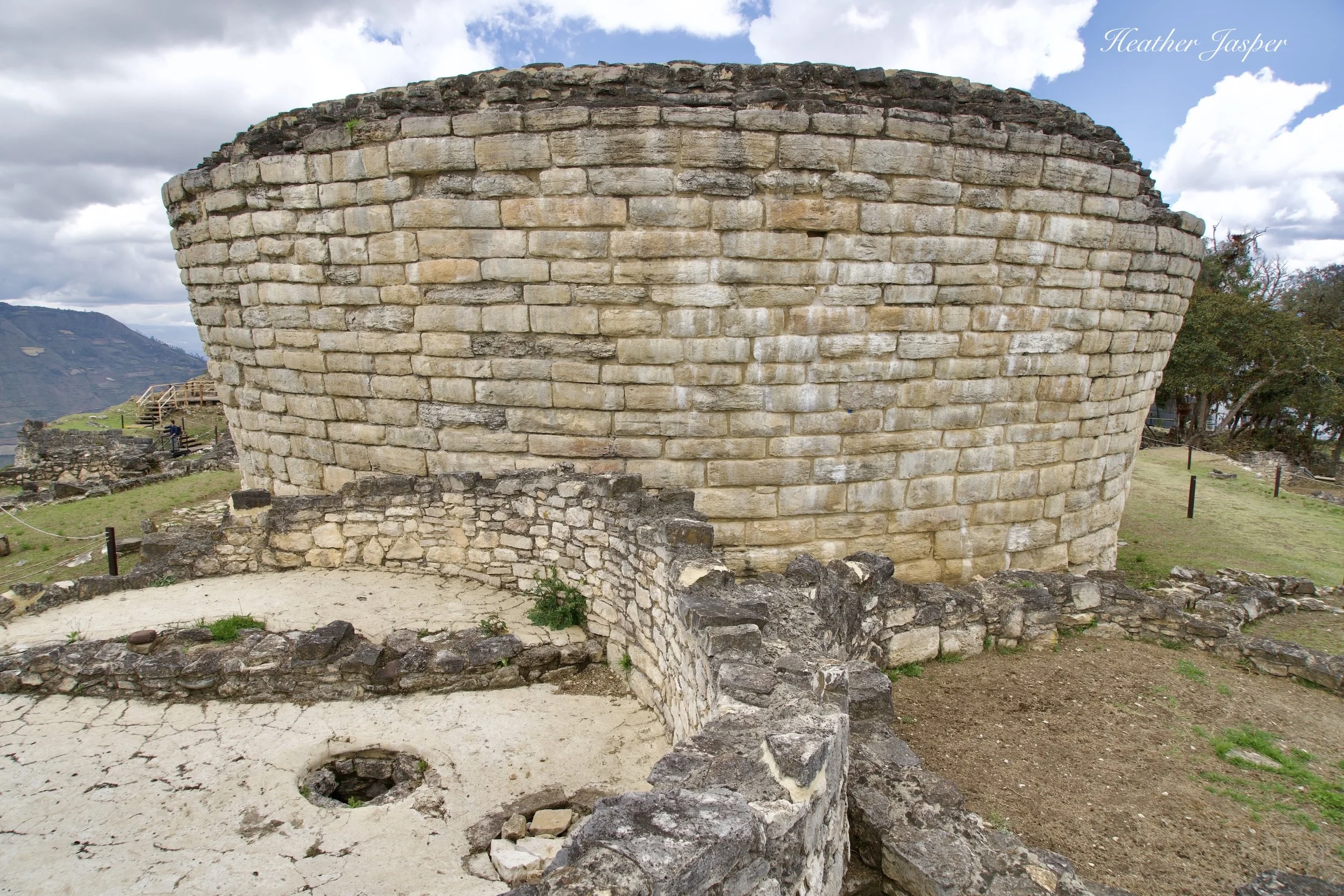 Kuelap templo mayor 7.jpeg