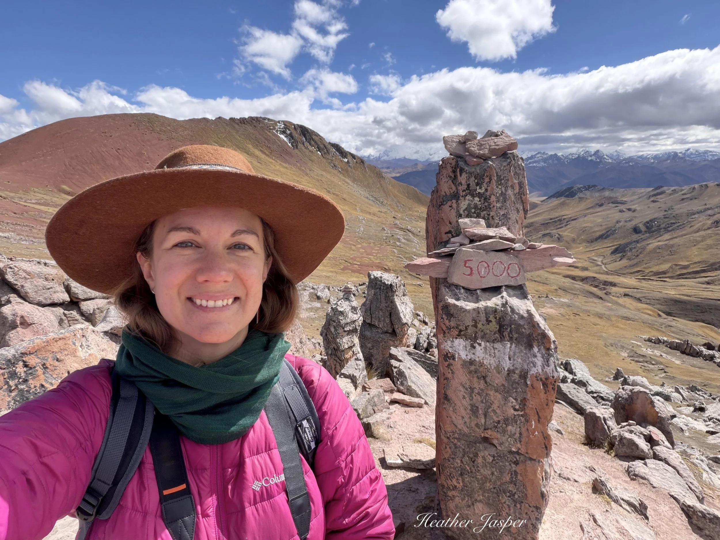 hiking Palccoyo rainbow mountain 5000msnm