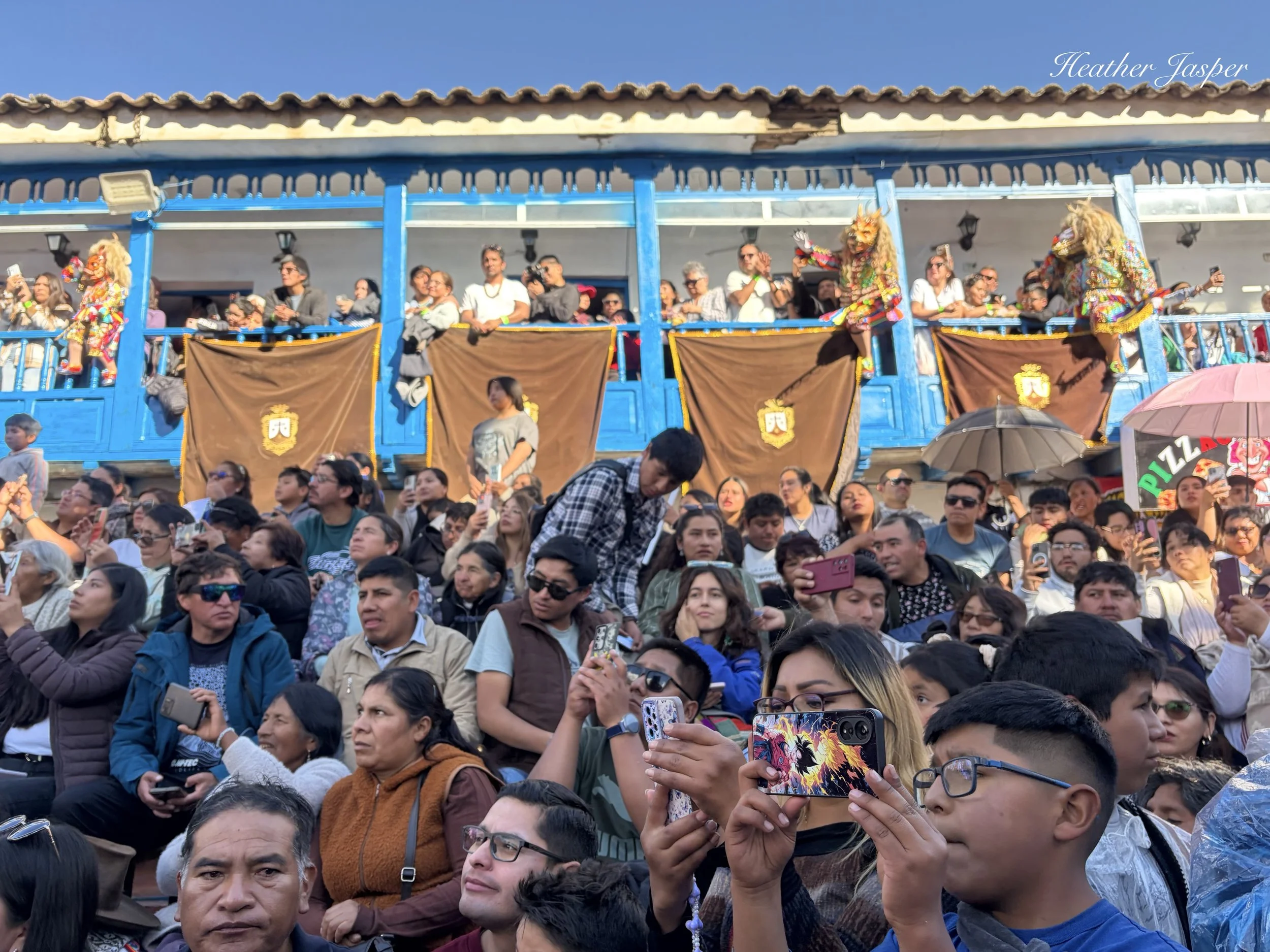 how to deal with crowds when traveling