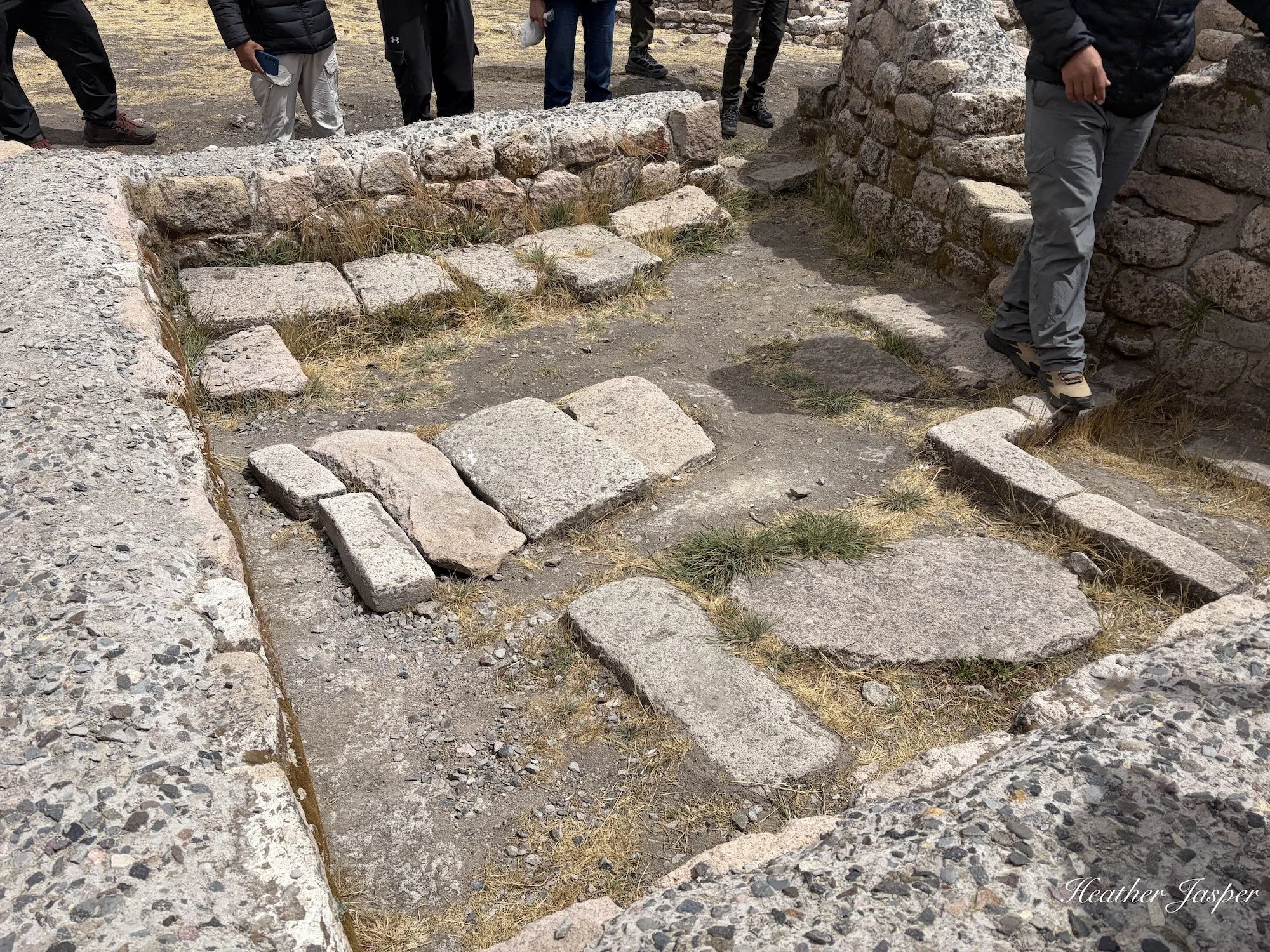 Wari graves at Taqrachullo Peru