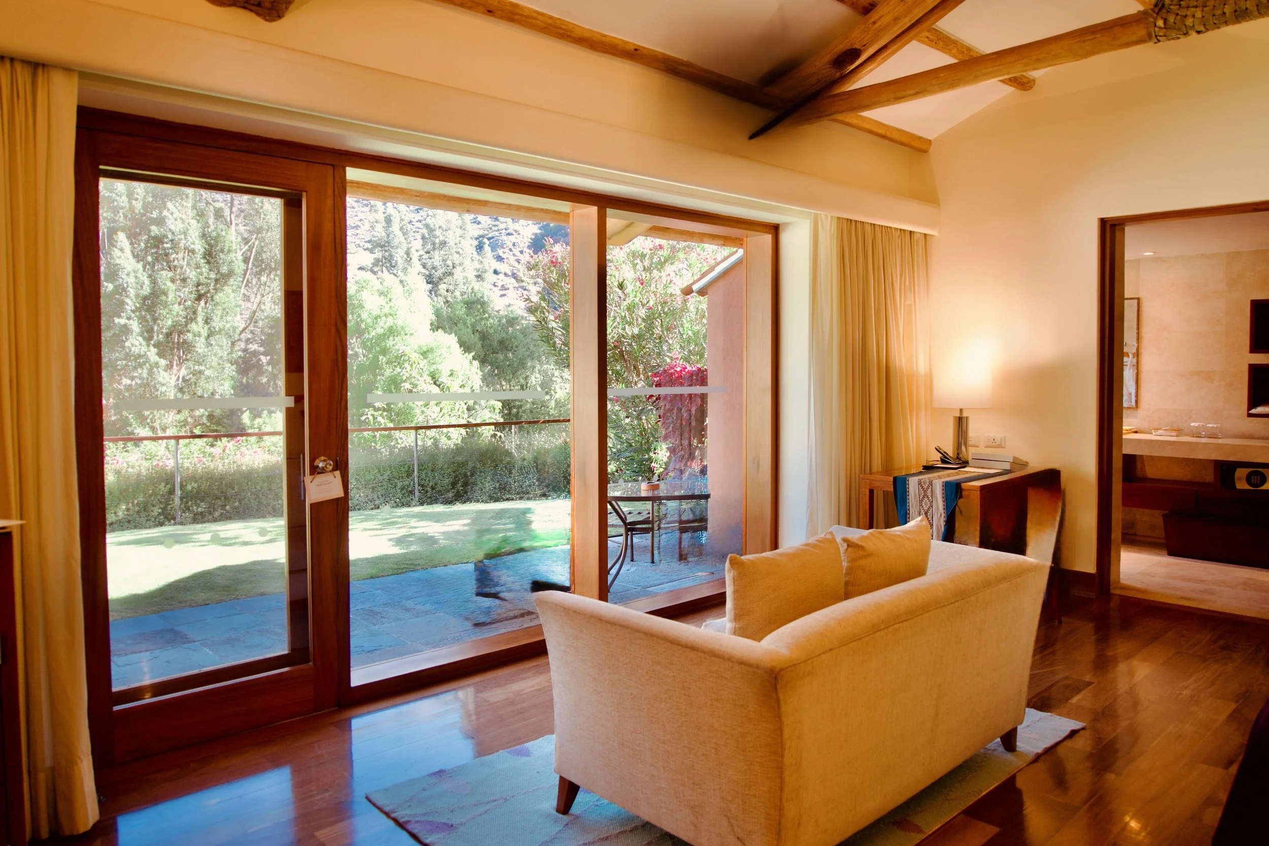 red flags in vacation rental photos