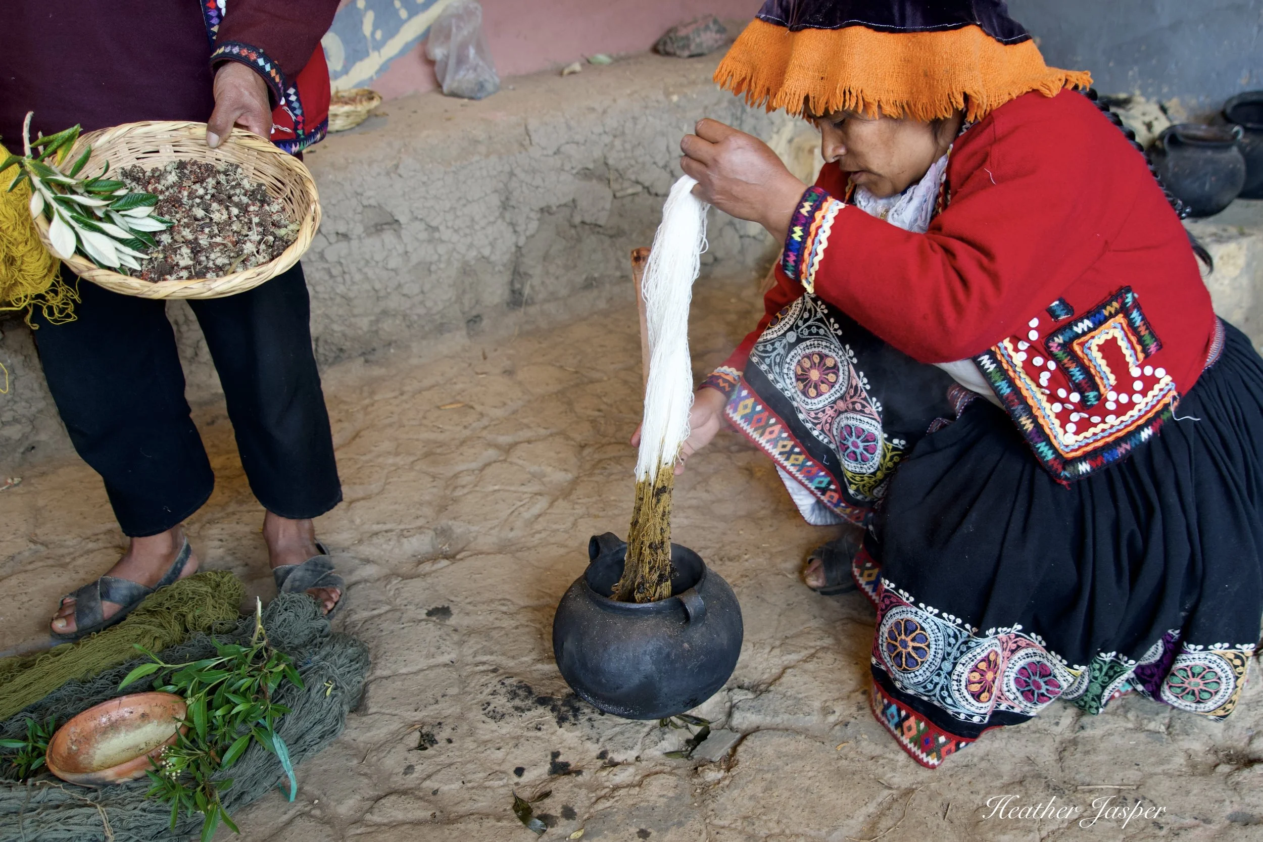Dying wool in Chahuaytire Community Tourism Peru