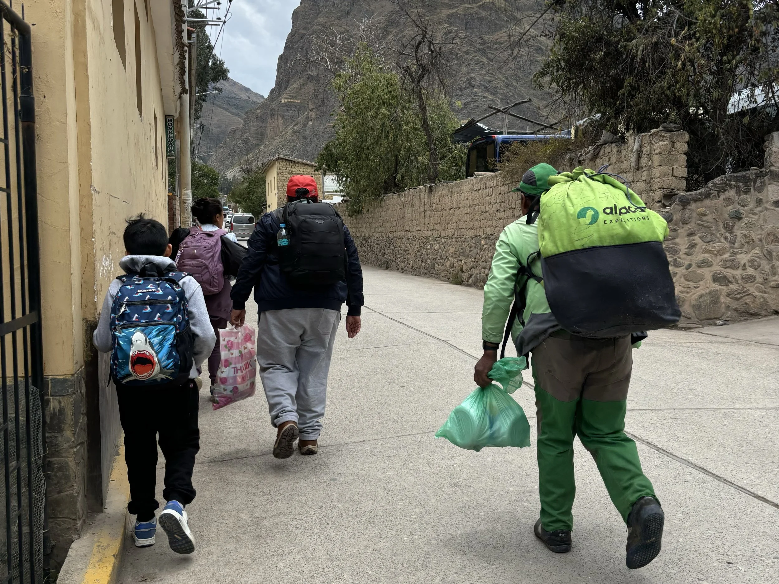 Alpaca Expeditions porter Ollantaytambo Peru