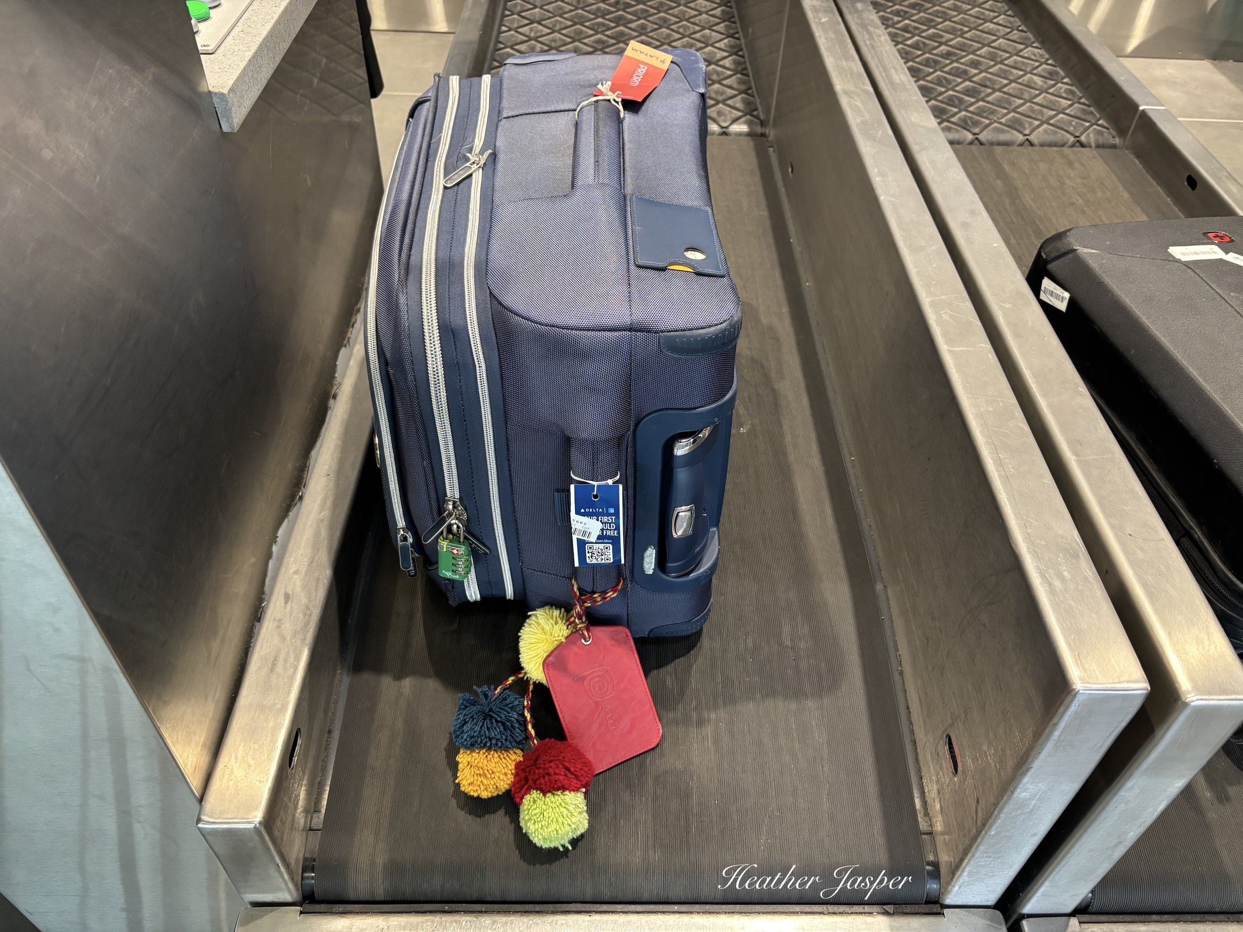 avoid lost luggage with photos