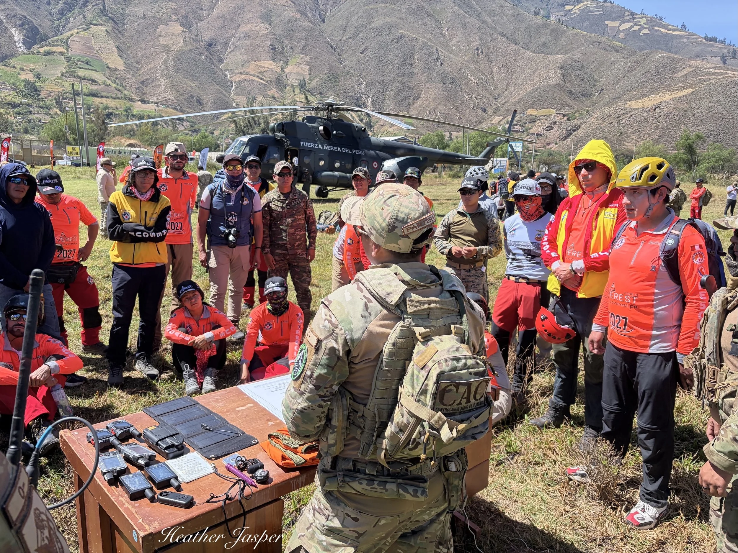 guide and military communication training in Peru