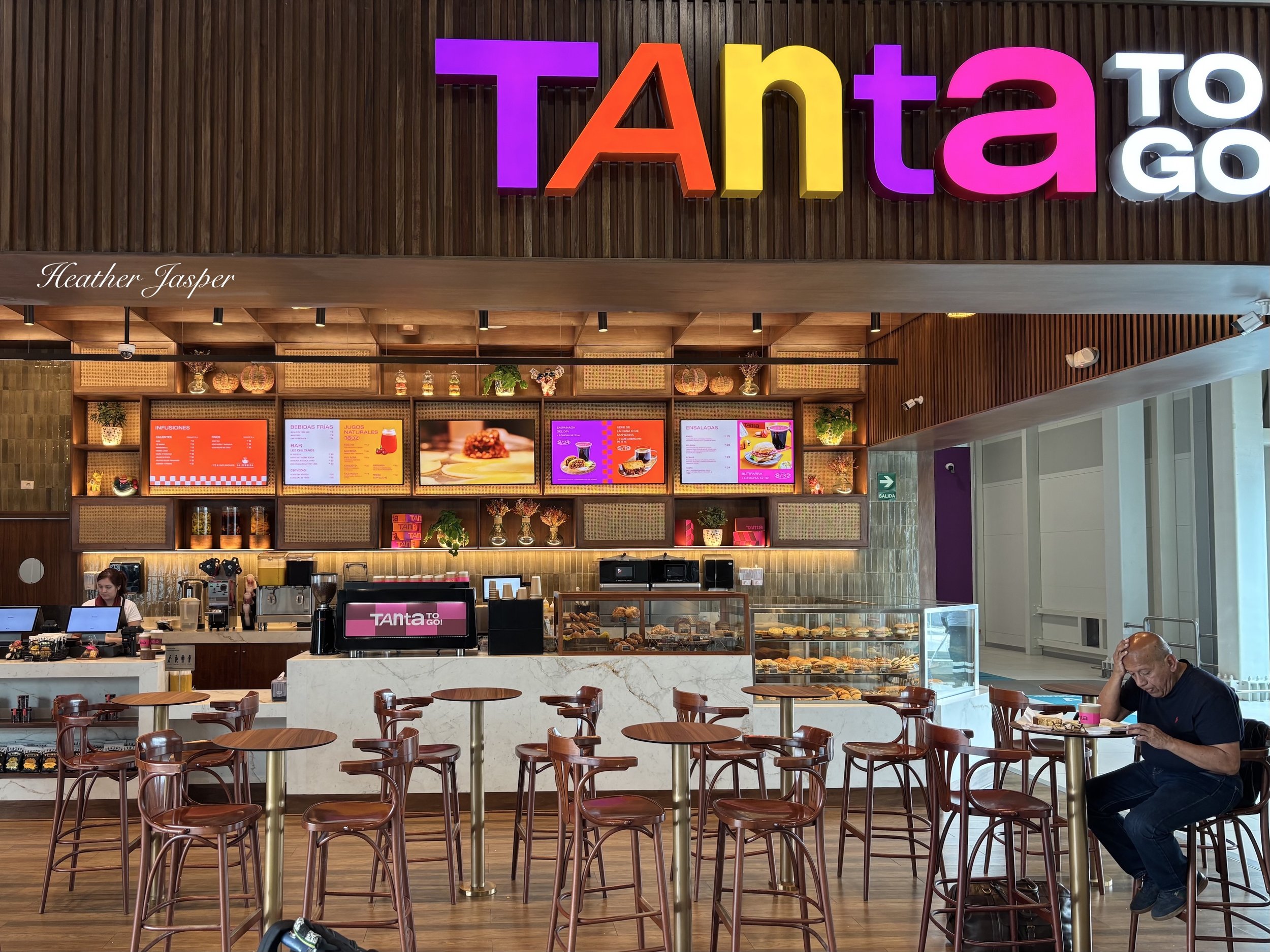 how to live and eat in airports