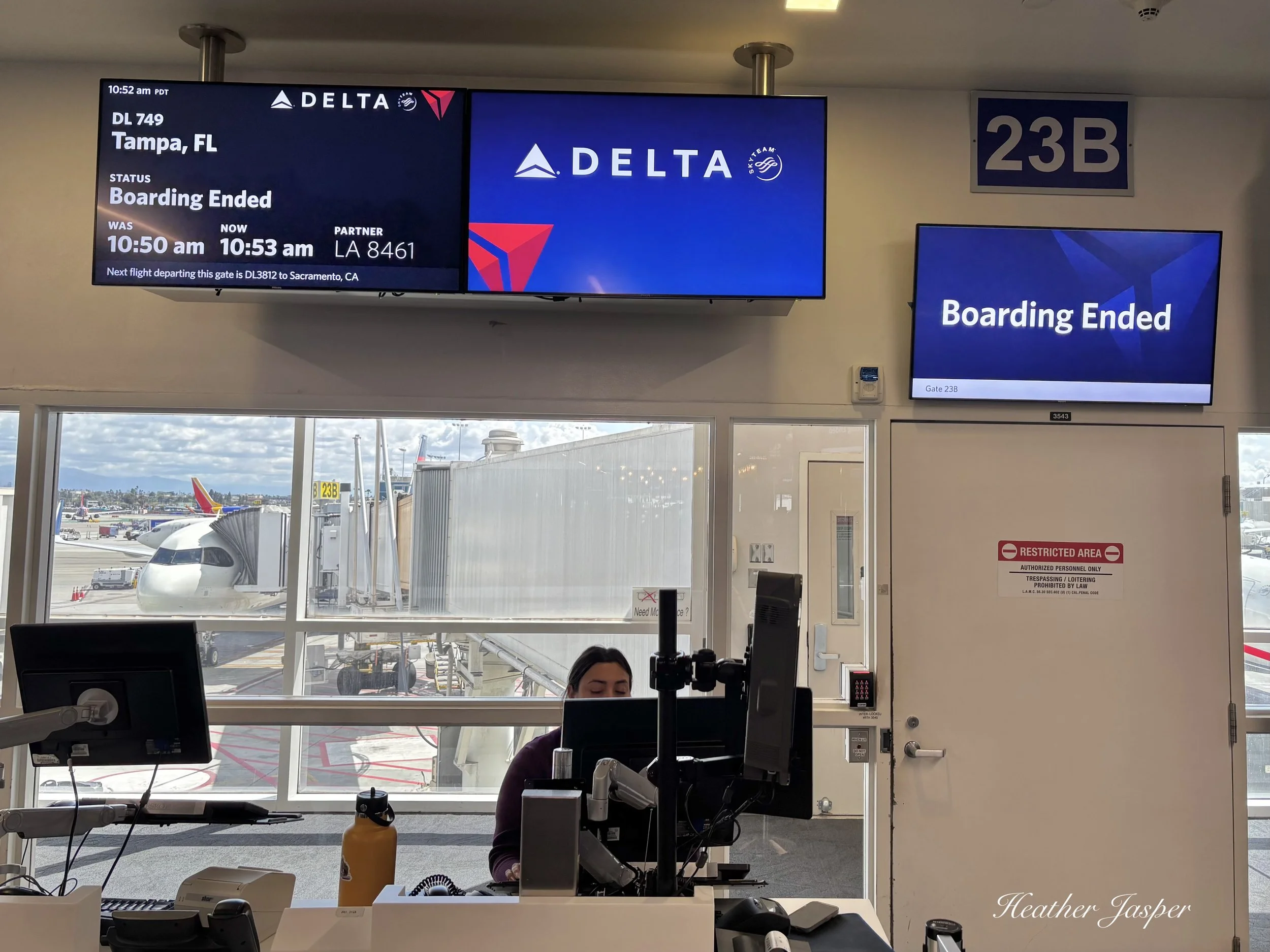 how to avoid missing a connecting flight