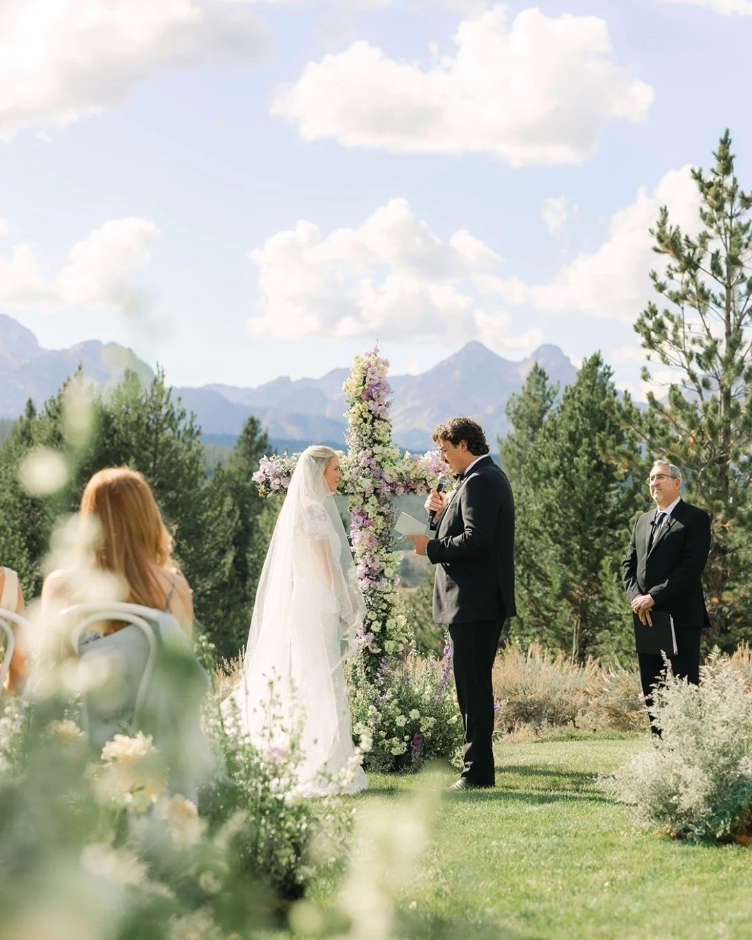 Charlotte and Zac&rsquo;s summer time wedding was nothing short of perfection, held at the beautiful Idaho Rocky Mountain Ranch nestled amongst the Sawtooth Mountains. What a dayyyyyy

Photo: @dearkodak 
Planning: @gatheringsbyholly
Video: @isaiahkfi