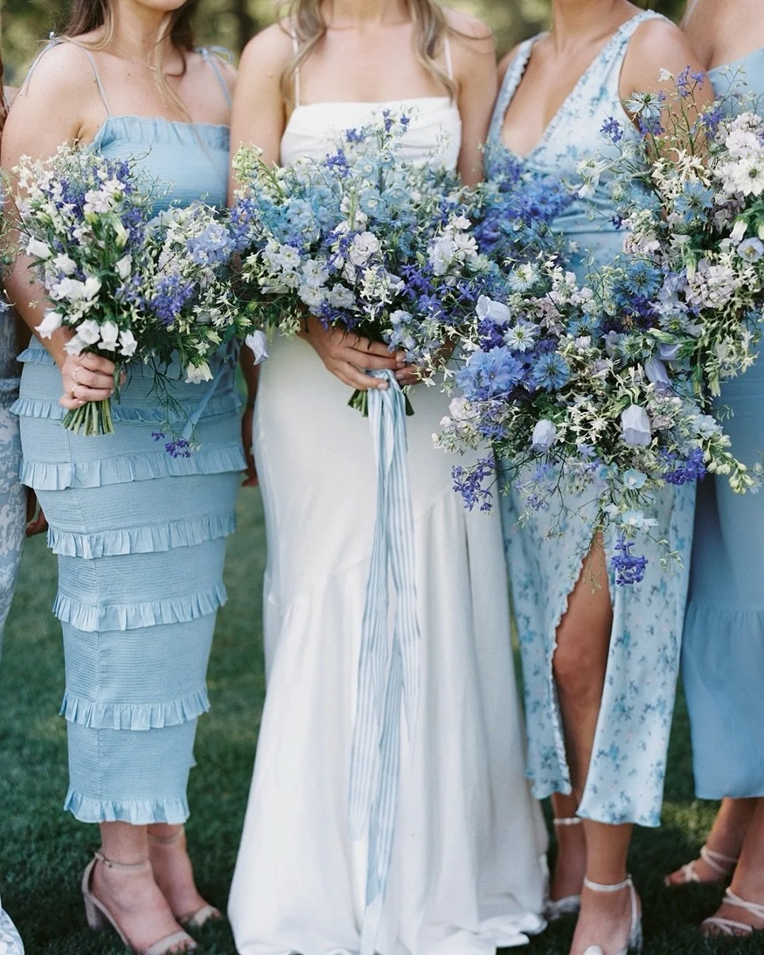 Lavender, sky blue, ivory and every other hue in between. To all the brides out there, don&rsquo;t be afraid to think outside of the box and add a bit of color! We loved working with this analogous color palette for Sydney and Rory, featuring all loc