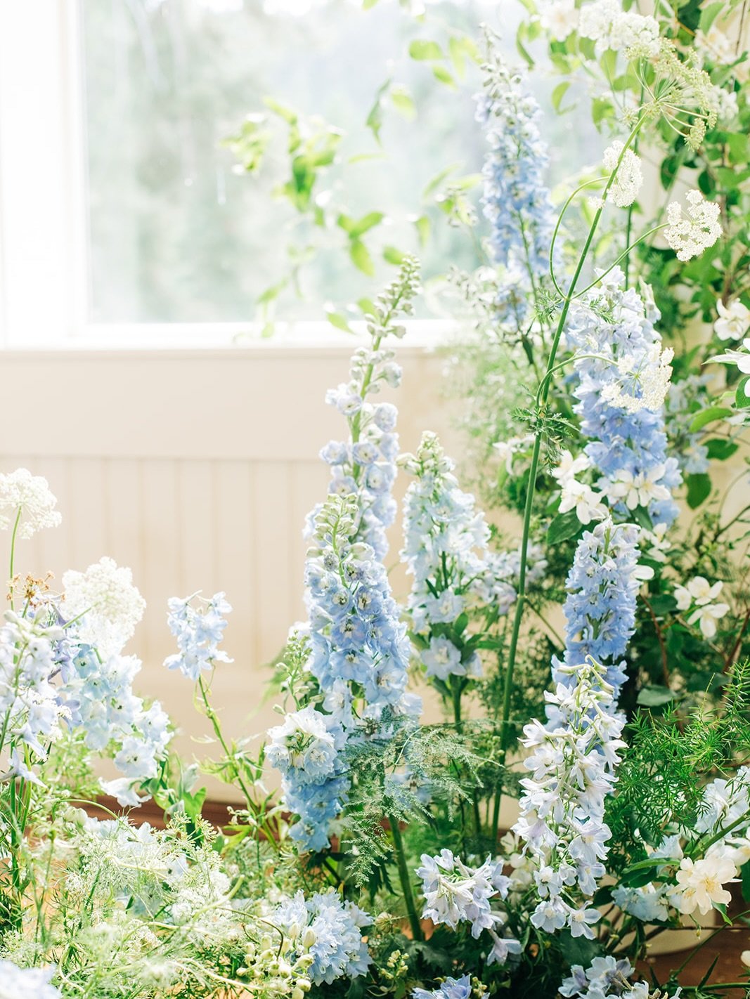 Just out here vibing out on foraged mock orange, local delphinium and garden roses 🌿

Photo @cimbalik.photography 
Venue @tamarackresort 
Film Photos @taylorjfilms 
Planning @greatoccasionsidaho 
Floral @twohandsfloral 
Dress @belovedbridalco

#Wedd