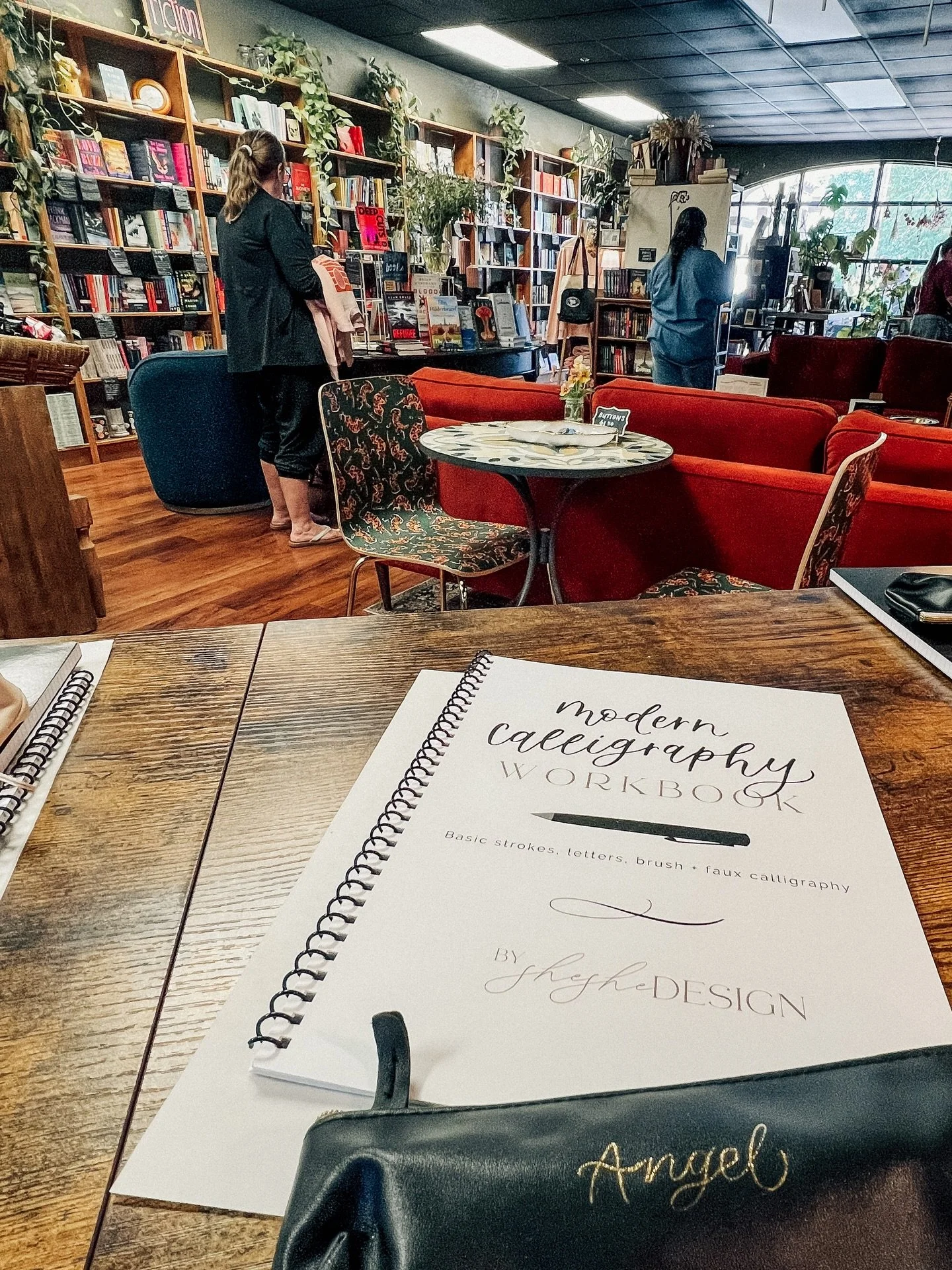 Calligraphy workshop stills at the @wijayahousebookshop 🖤

I still can&rsquo;t get over how perfect that afternoon was.

I can&rsquo;t wait to teach the next one!

If you or your business are interested in hosting a chalk art or calligraphy workshop