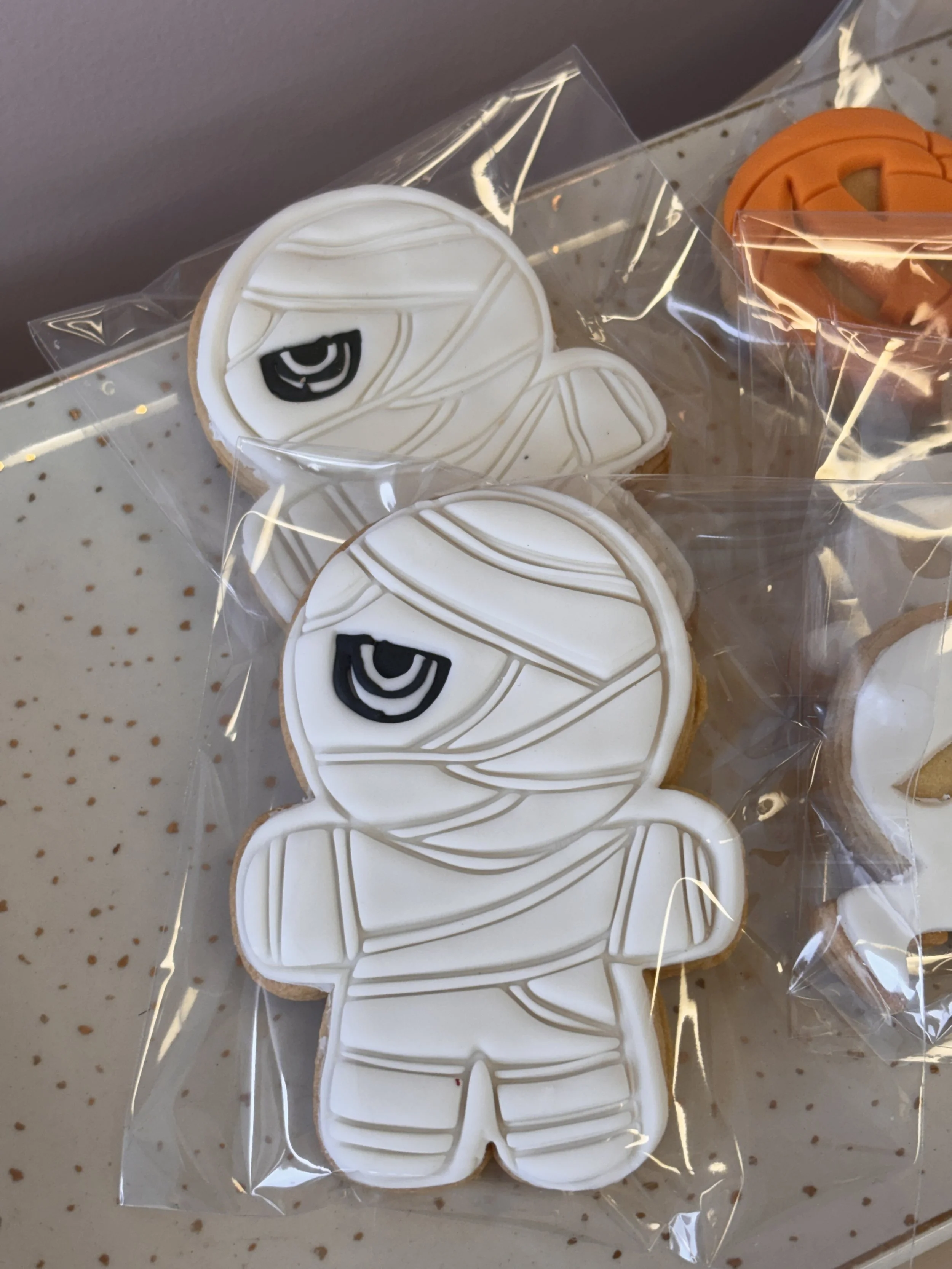 6 Halloween cookie  Mummy