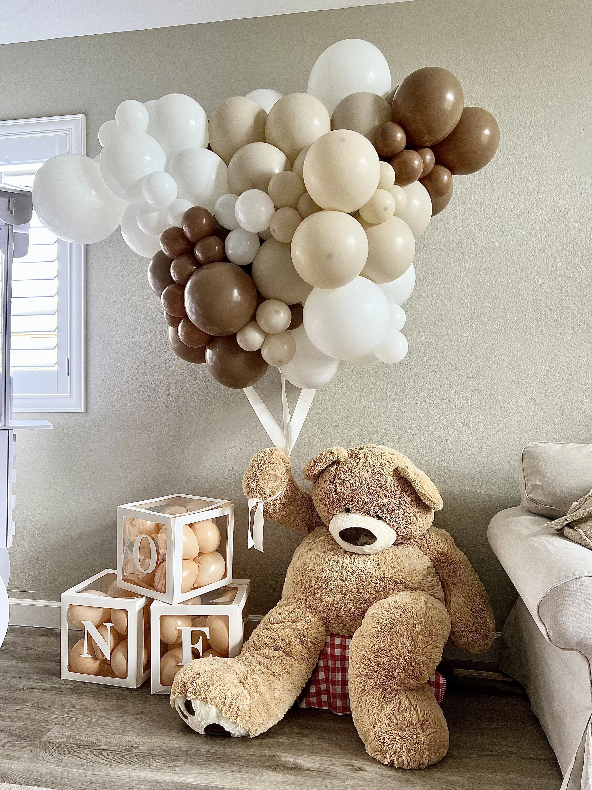 balloon decor Las Vegas Flower Walls Las Vegas balloon cloud with teddy bear