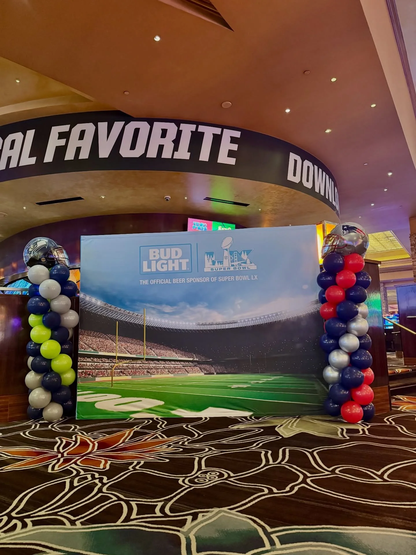 Our creative team delivered 18 balloon columns and 2 balloon aches this Super Bowl weekend to @parkmgm, @mgmgrand, @cosmopolitan_lv, @santafestationlv, @virginhotelslv! 🏈😮&zwj;💨 Want to add a fun and festive flare to your event? Our talented team 