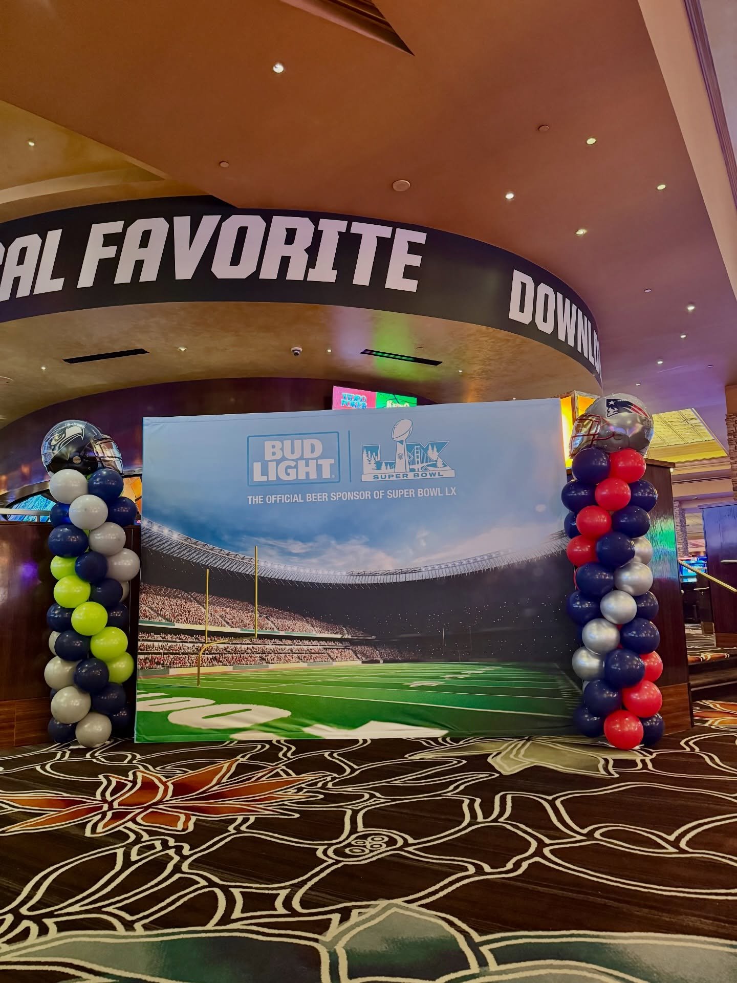 Our creative team delivered 18 balloon columns and 2 balloon aches this Super Bowl weekend to @parkmgm, @mgmgrand, @cosmopolitan_lv, @santafestationlv, @virginhotelslv! 🏈😮&zwj;💨 Want to add a fun and festive flare to your event? Our talented team 