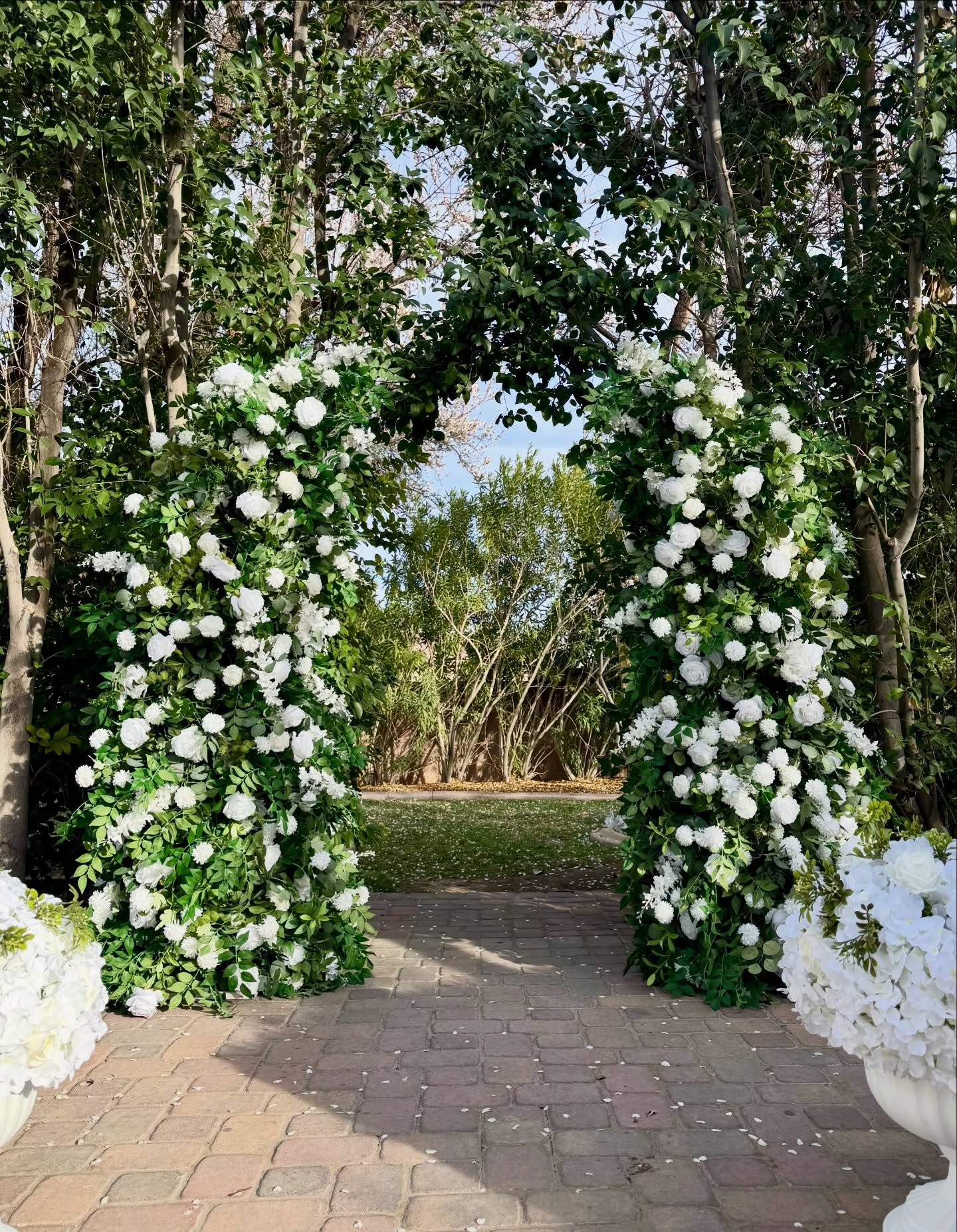 We make our clients a top priority. From the moment you contact us, you can expect the individualized attention and exceptional service you deserve. 🔝 Looking for a show-stopping flower wall, flower arch, or photo booth rental for your wedding or sp
