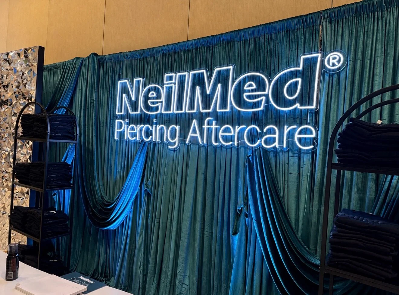 ✨ Elevating trade show experiences, one custom install at a time. ✨

Proud to bring this custom booth design and photo booth experience to life for NeilMed Piercing Aftercare at the APP Conference at Planet Hollywood Las Vegas. Featuring 50 feet of l