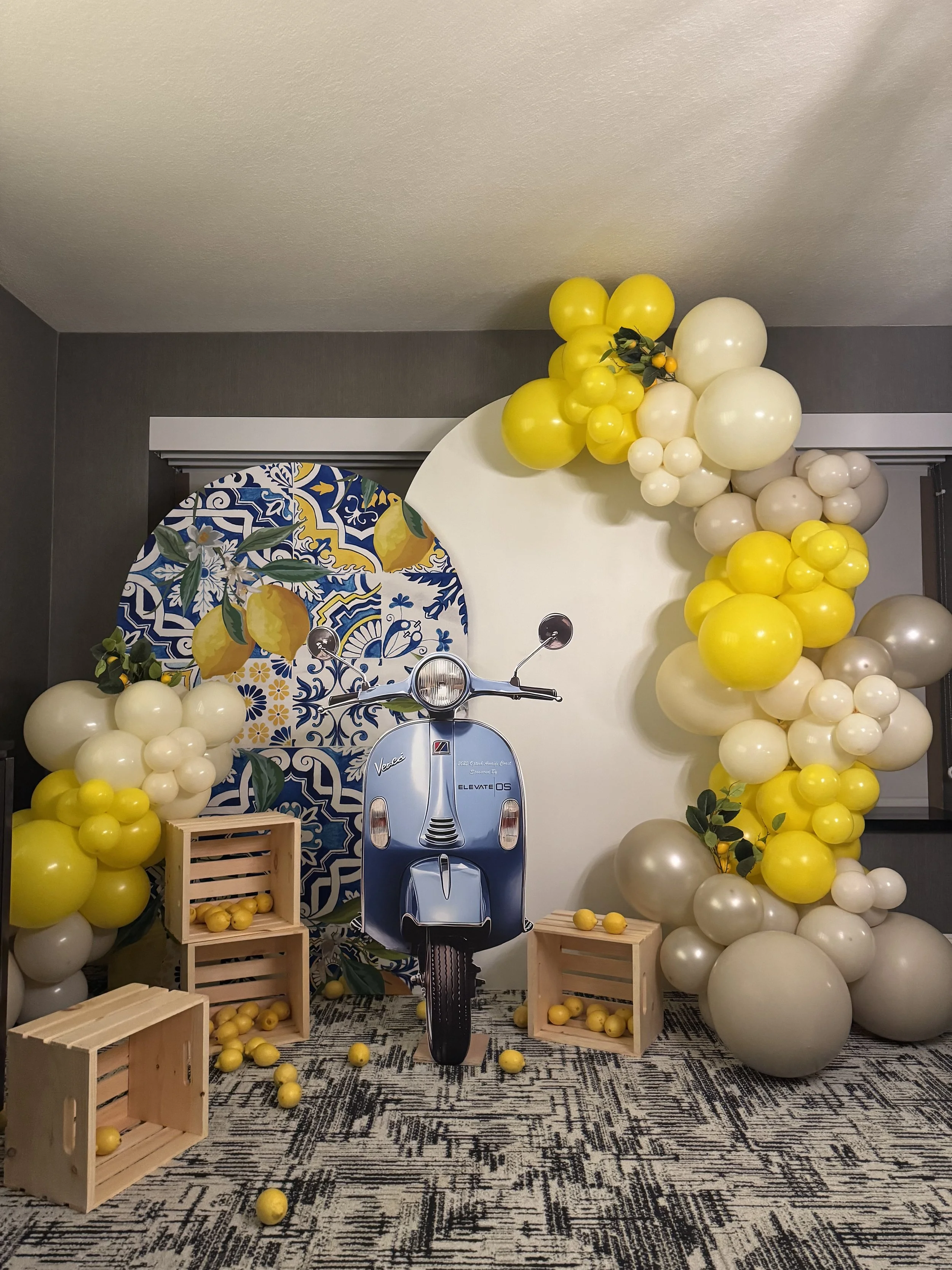 AMALFI COAST CHIARA WALL AND BALLOON DECOR