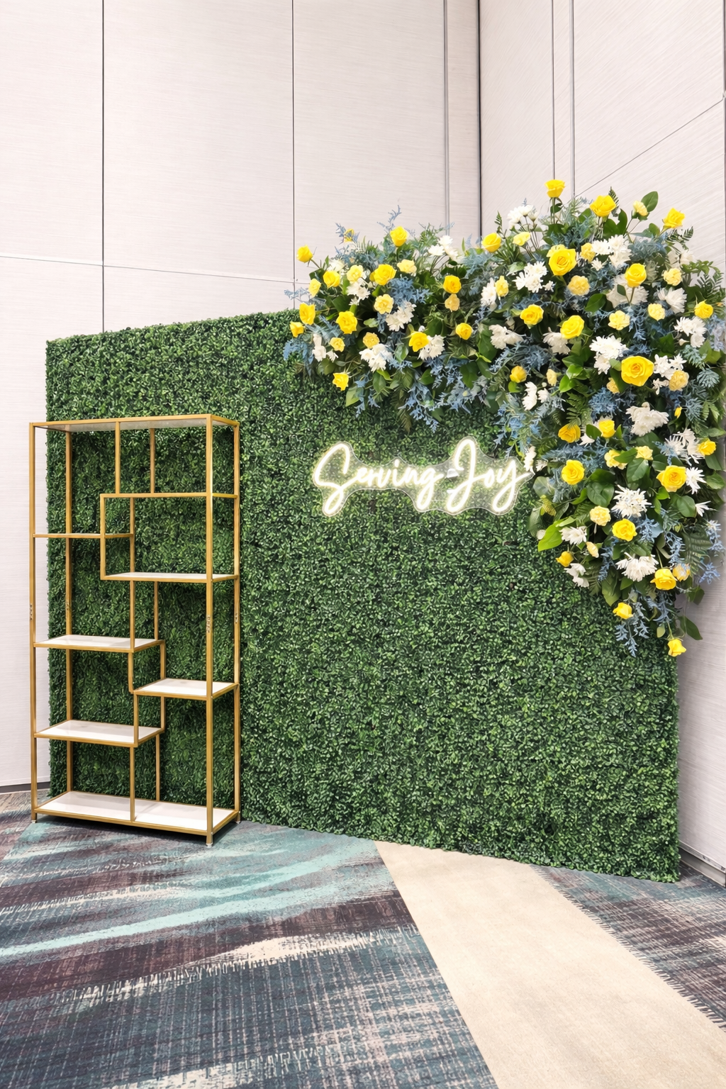 BOXWOOD HEDGE WALL 8FT X 10FT W/ FRESH FLORALS ADDED