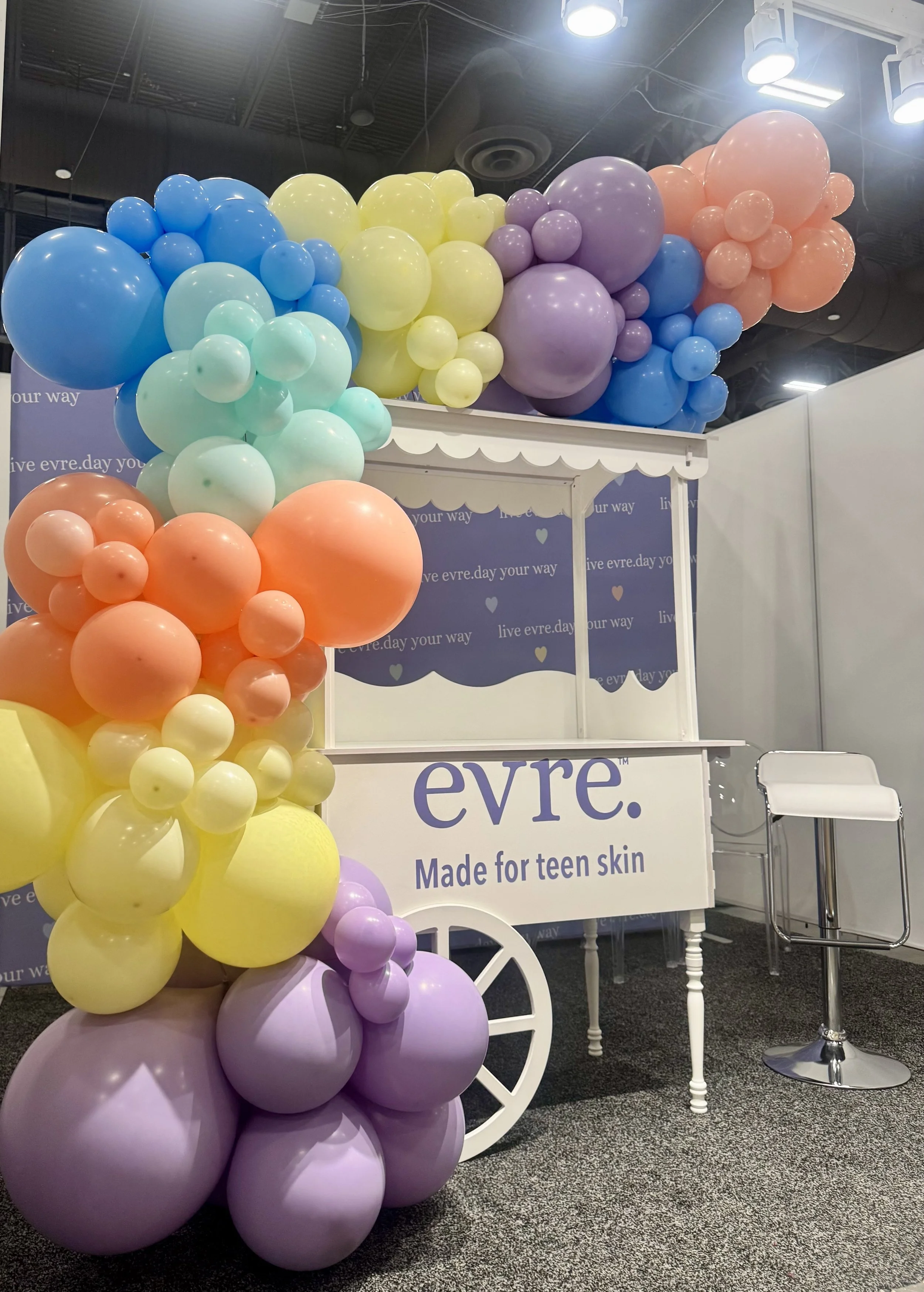 CANDY CART W/ BALLOON GARLAND