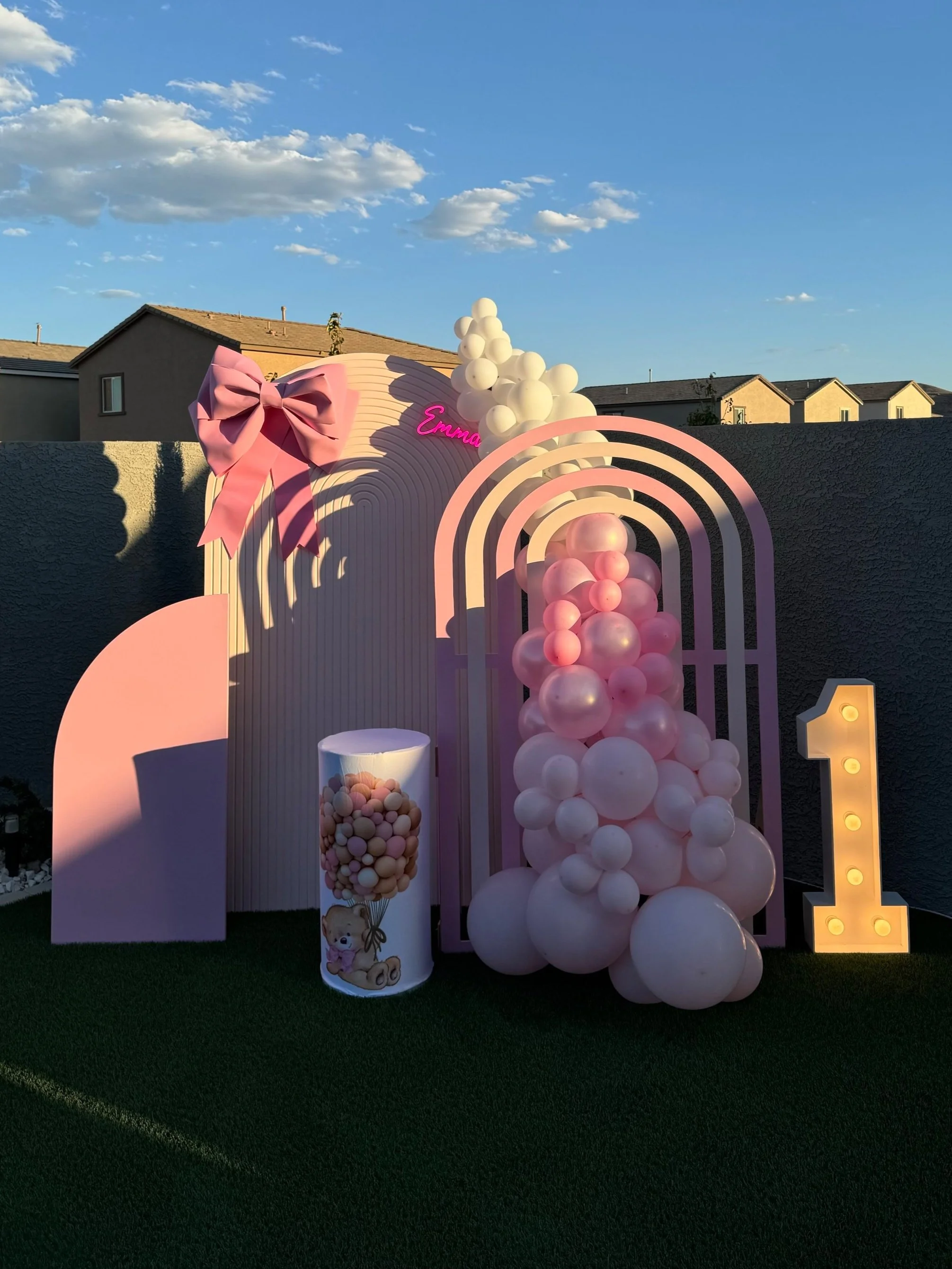 chiara wall with large bow and balloon garland Flower Walls Las Vegas balloon decor Las Vegas