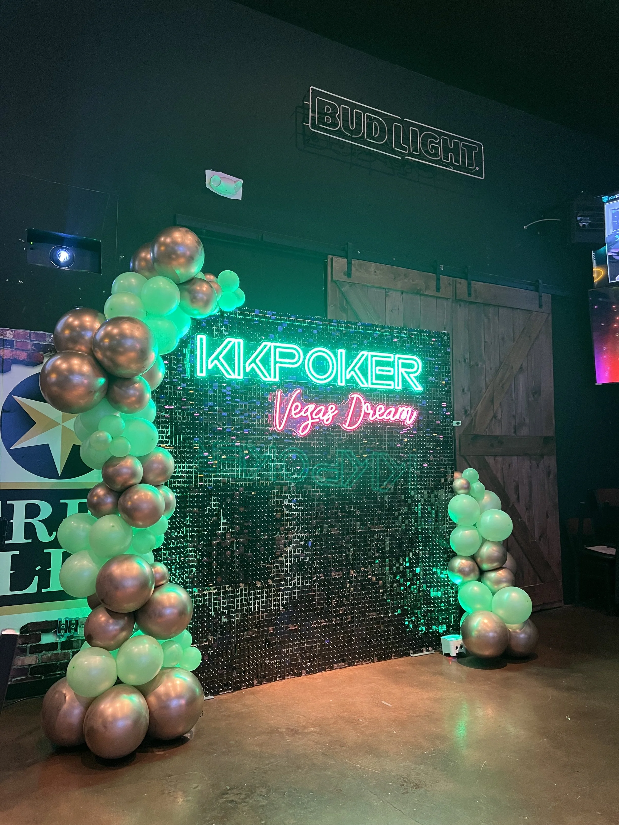 balloon decor Las Vegas Flower Walls Las Vegas shimmer wall and balloon garland