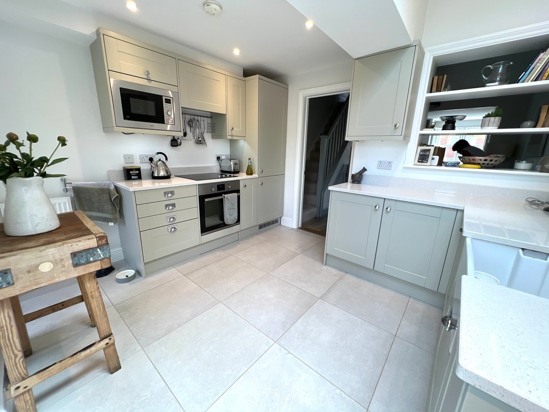 Sharing another lovely space from a previously let property. We love this bright and open kitchen...