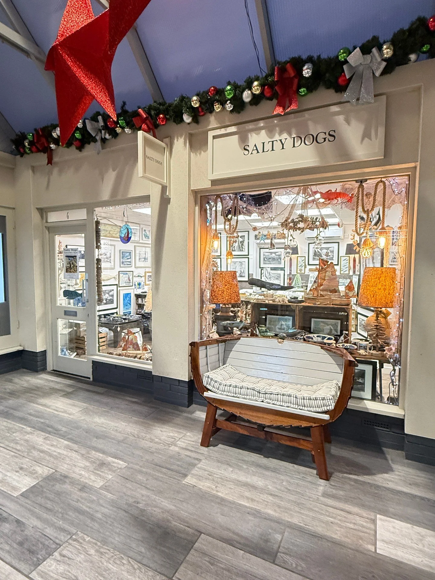 Salty Dogs are back for their annual pop up shop at 4 Edwards Walk, Maldon. Offering and eclectic mix of nautical themed gift and home wares, they're certainly worth a look! 

Show runs until 31st December 10am-5pm Monday to Saturday.

@saltydogsshow