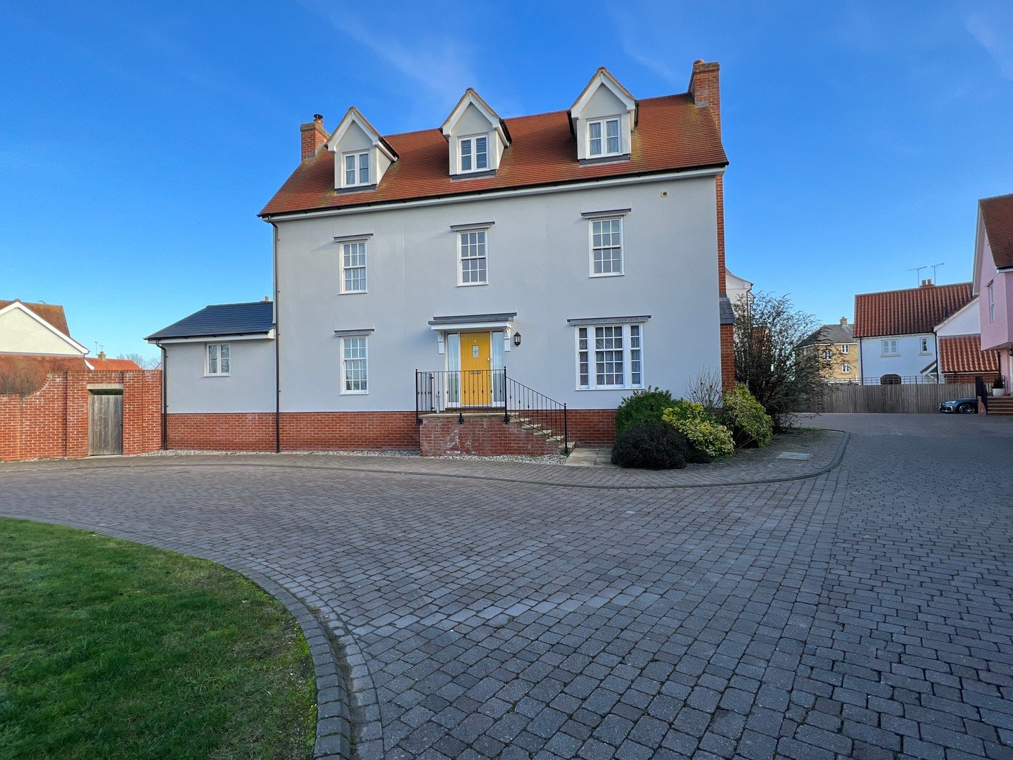 This beautiful property is one of 8 homes we manage on a small development. 

Looking for an agent that can take over your portfolio? We would be more than happy to help. Click the link in our bio to visit our website to see what we offer.