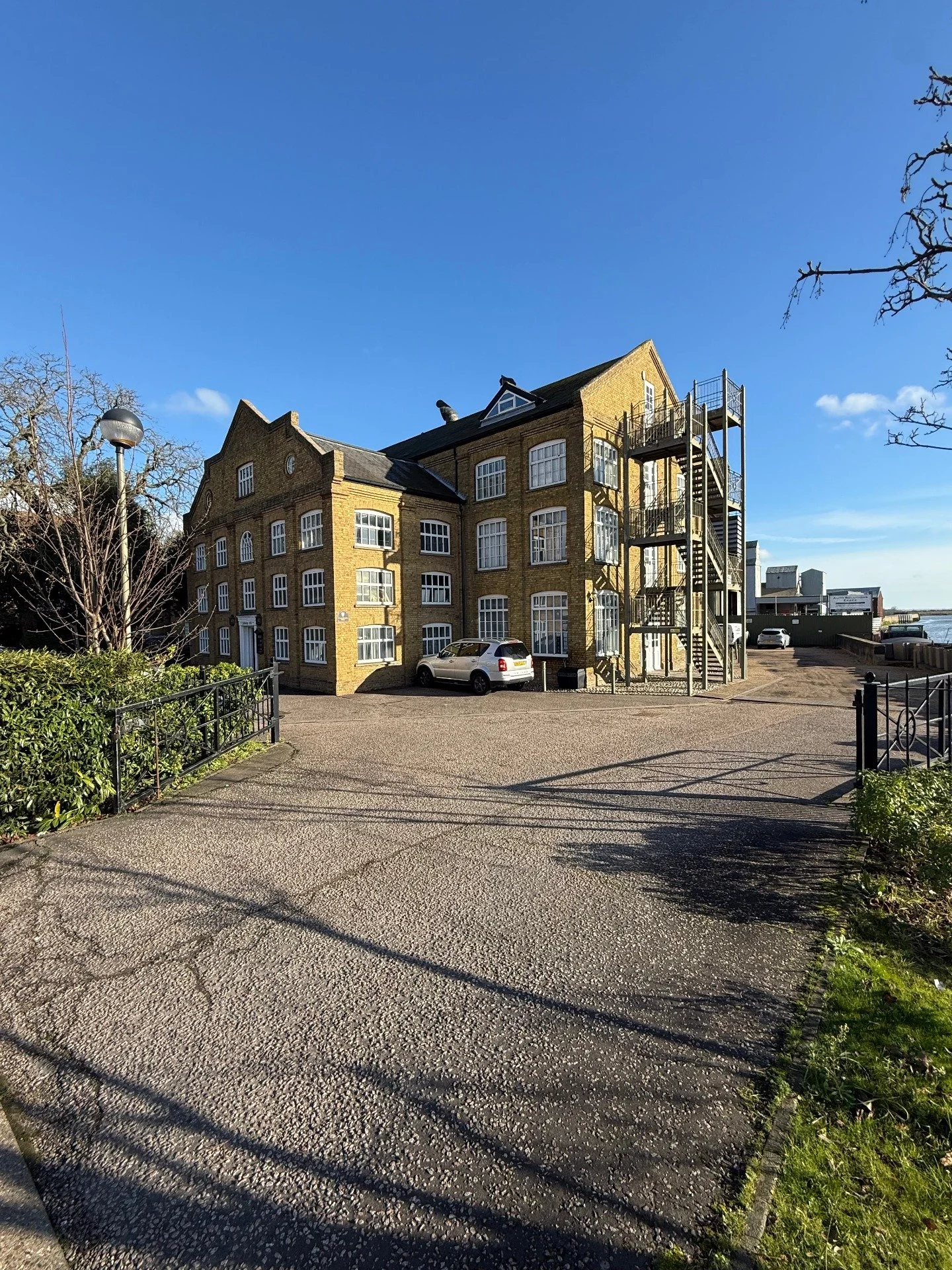 We currently have commercial properties available at Fullbridge Mill. Consisting of open plan office areas and several single offices, together with an additional larger meeting room which is situated on the mezzanine floor.  Additionally, there are 