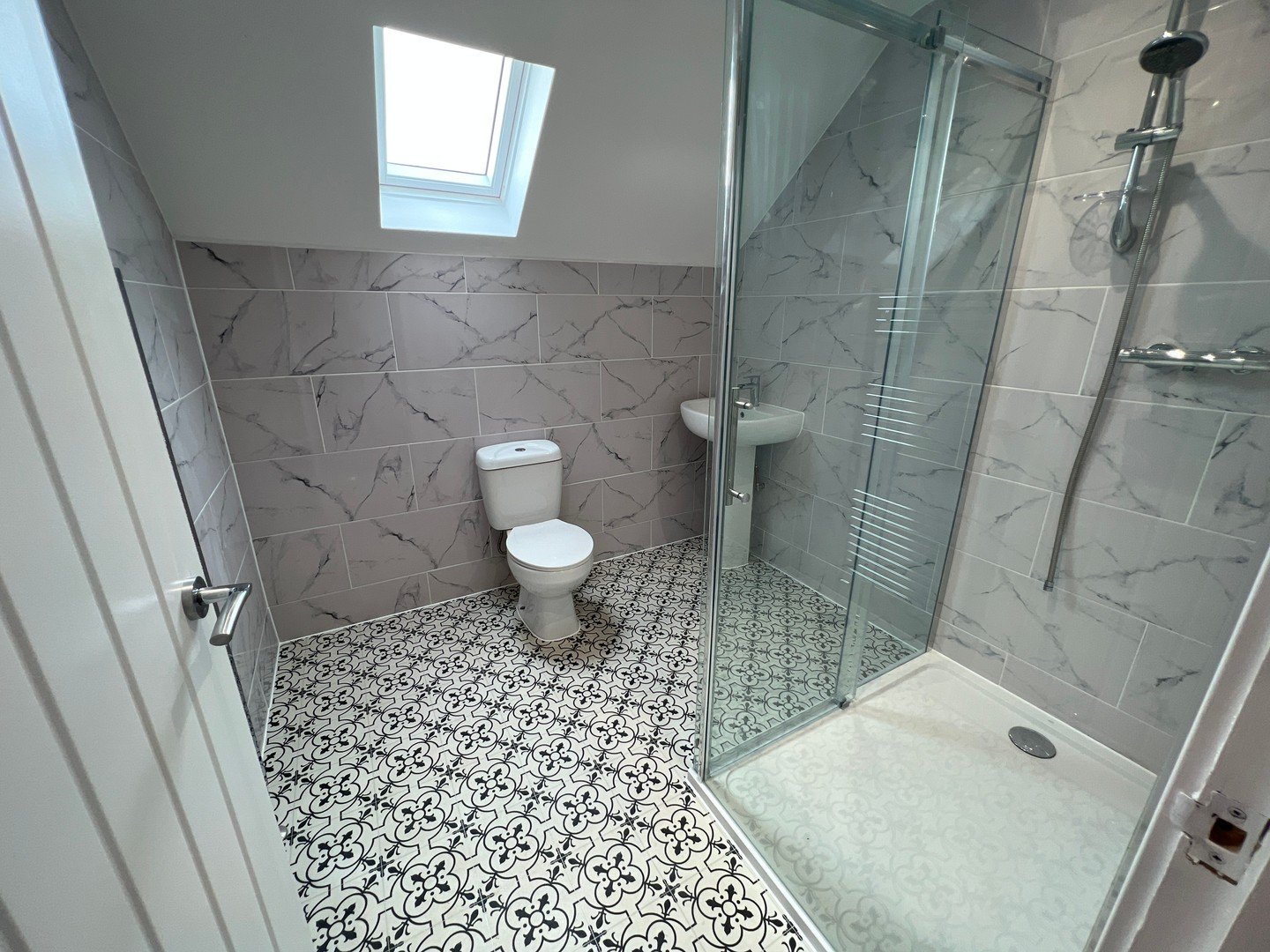 Sharing this bathroom from a previously let property.