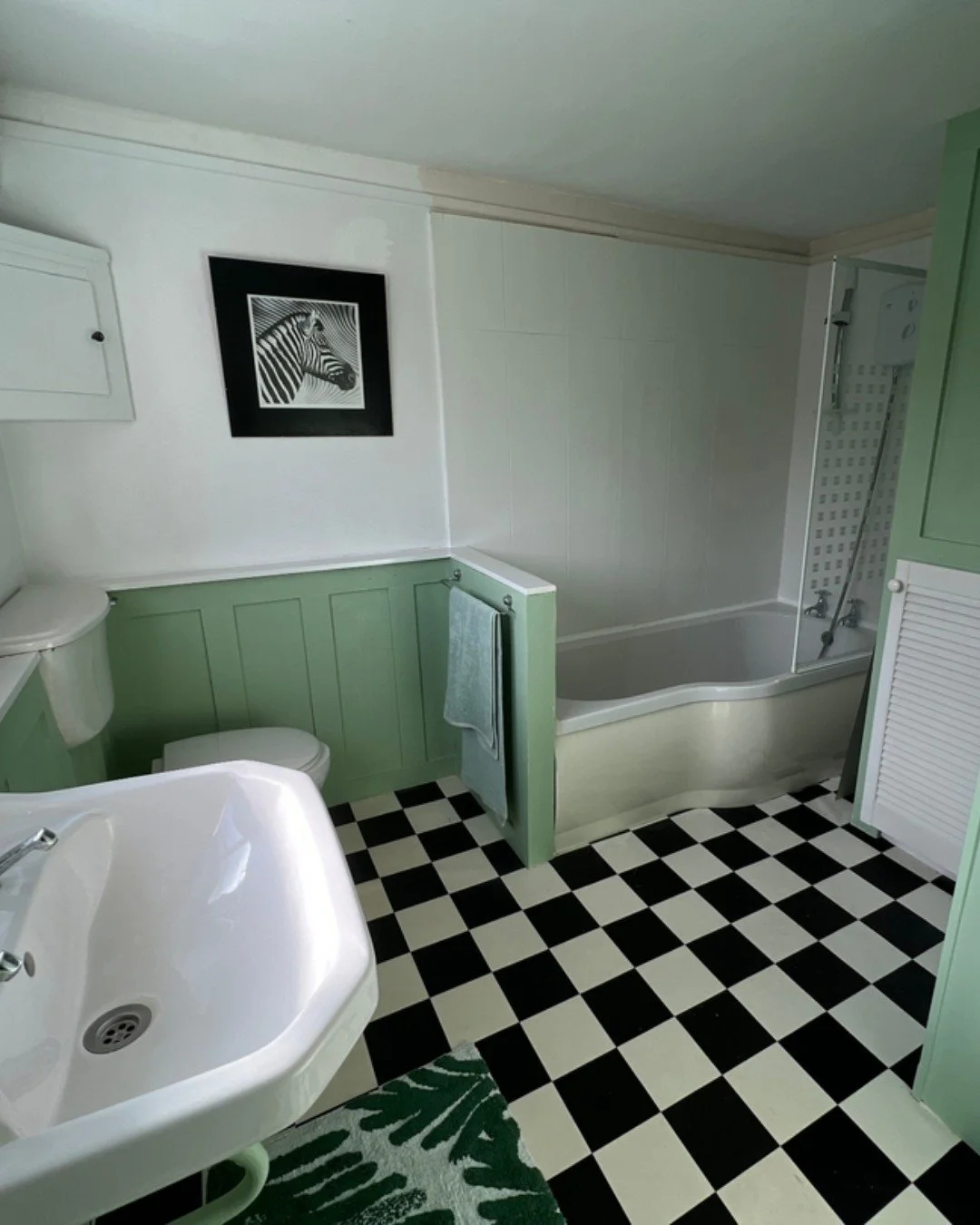 Sharing this lovely bathroom from a previously let property.