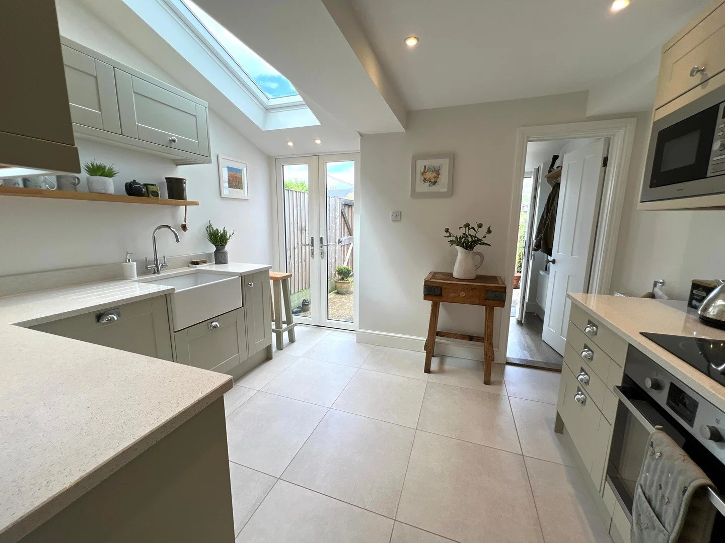 ✨ A bright and modern kitchen from one of our previously let properties! Perfectly designed for both style and functionality. Looking to rent or let a property? Get in touch today! ✨

#PropertyManagement #Lettings #InteriorDesign #KitchenGoals #Renta