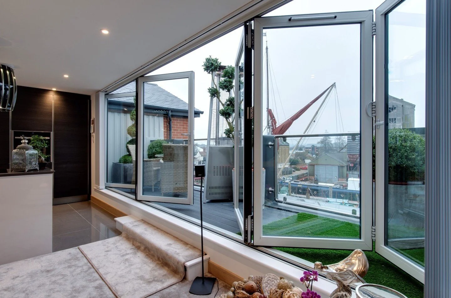 Beautiful views from this previously let property. The perfect time of year to enjoy this terrace.