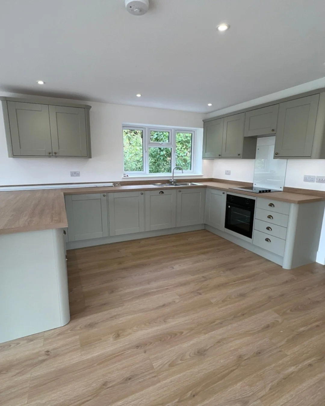 Homes like this are what we love to let! Thoughtfully presented, well maintained, and ready to be lived in. And that's why it let so quickly.