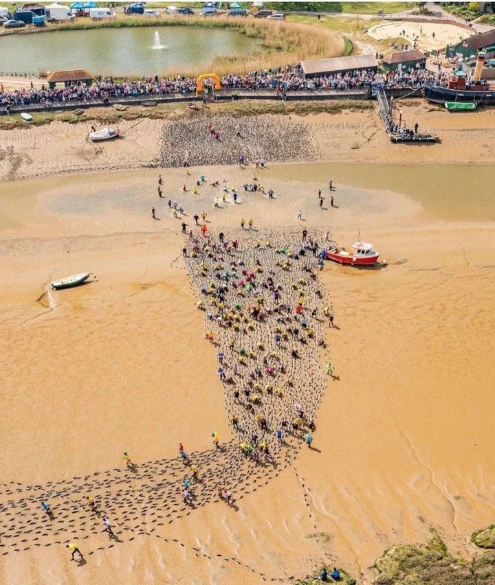 This Sunday 26th April the annual Maldon Mud Race is planned to take place. This event is free to spectators and will attract visitors and press from all over Europe, including Italy and Germany.

The event features 300 fund-raising entrants, all of 