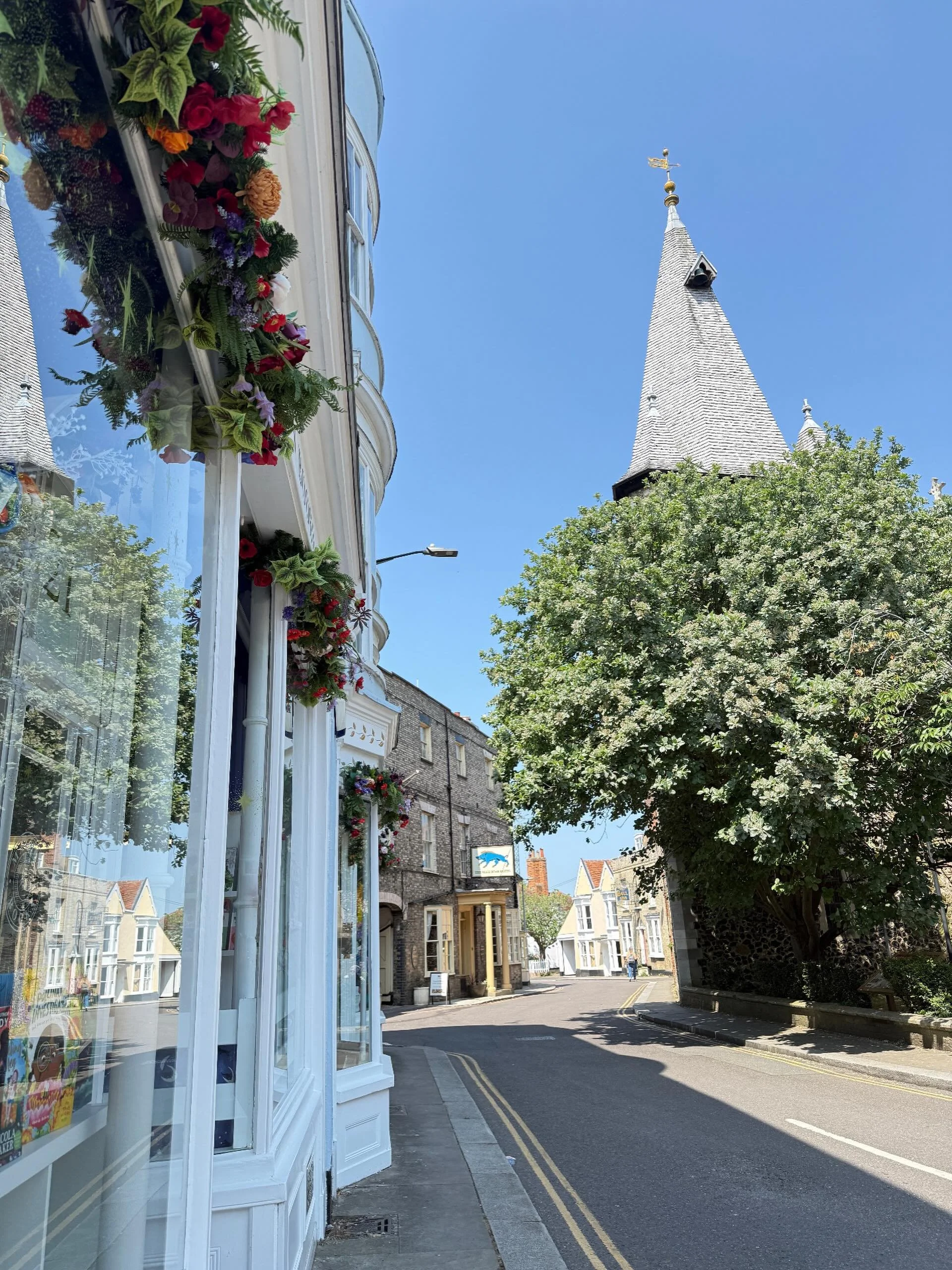 A sunny view from Maldon High Street looking towards Silver Street ✨
⠀⠀⠀⠀⠀⠀⠀⠀⠀
Historic buildings, quiet corners, and so much character &mdash; one of the many reasons we love working in Maldon every day 🤍