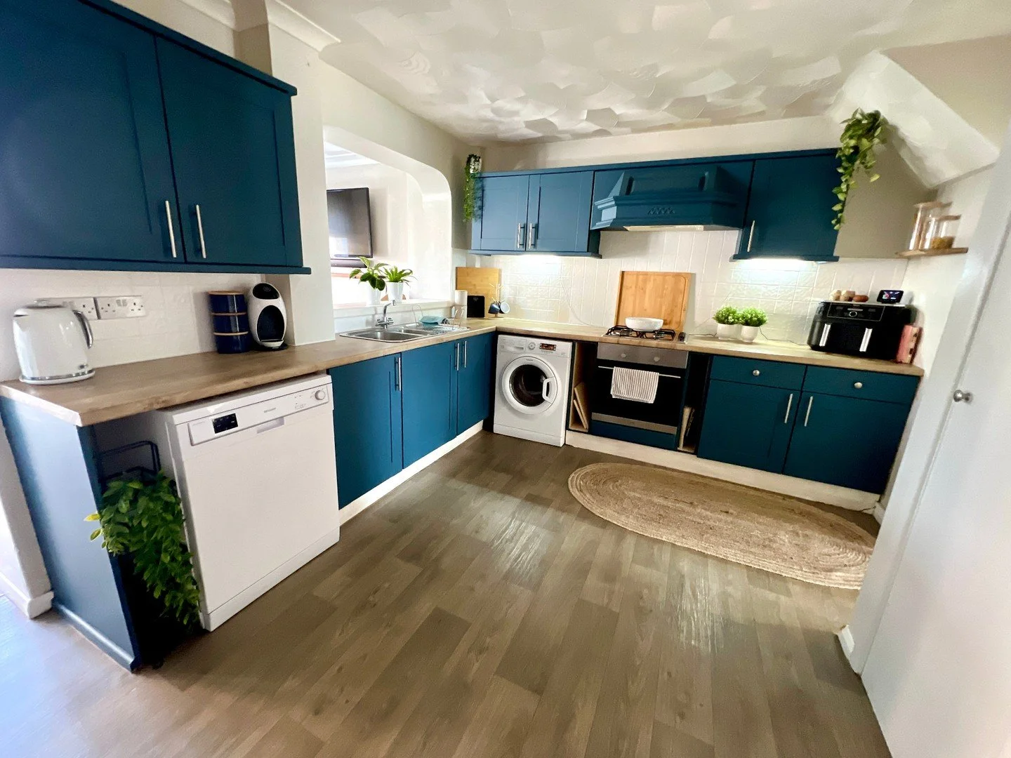 Stunning vibrancy in our let kitchens. Who ever said colour could hurt?!