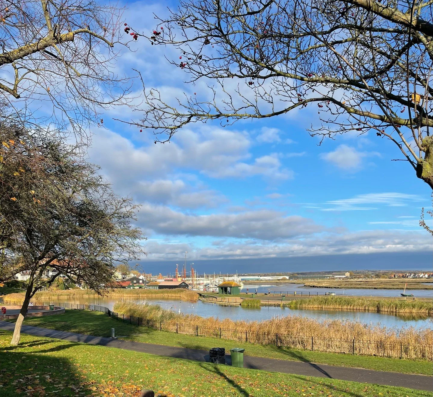 WEEKEND IN MALDON 🌿

Sometimes the best weekends don't involve going very far.

A walk along the river. Coffee in town. A wander through the market. Or simply making the most of having beautiful countryside and coastline on the doorstep.

It's one o