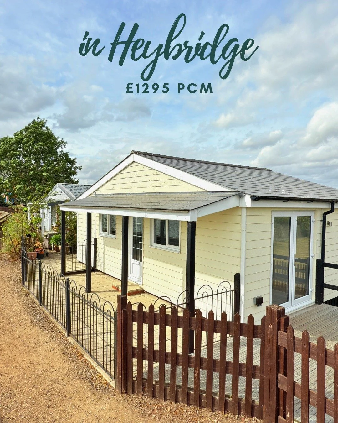 A LOVELY TWO-BEDROOM BUNGALOW BY THE ESTUARY 🌊

Maldon Lettings are delighted to offer this two-bedroom bungalow, situated on the edge of the seawall in Heybridge.

With a small garden and stunning estuary views, this is a lovely opportunity to enjo